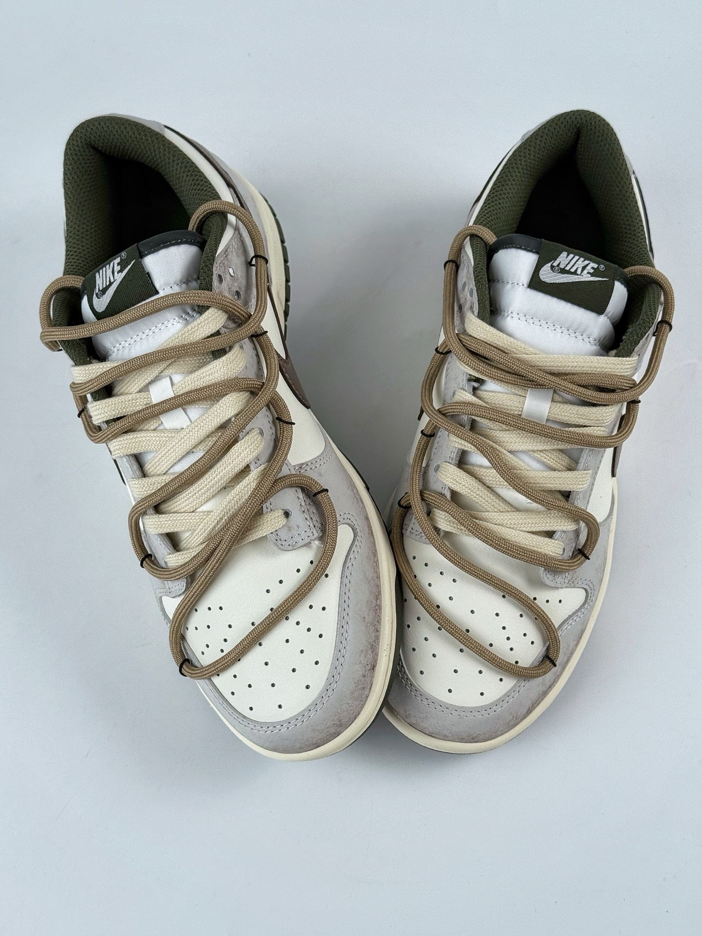 280 Nike SB Dunk Low 羽毛 复古礼盒 舒适百搭 通勤 摩卡 HF5441-102-Chinese UA Cheap High Quatity Brand Clothes Bags handbags Sneakers wholesale wholesaler seller from China Factory suppliers Fashion Clothing Shoes best Quality Beautiful Price 280 Nike SB Dunk Low 羽毛 复古礼盒 舒适百搭 通勤 摩卡 HF5441-102