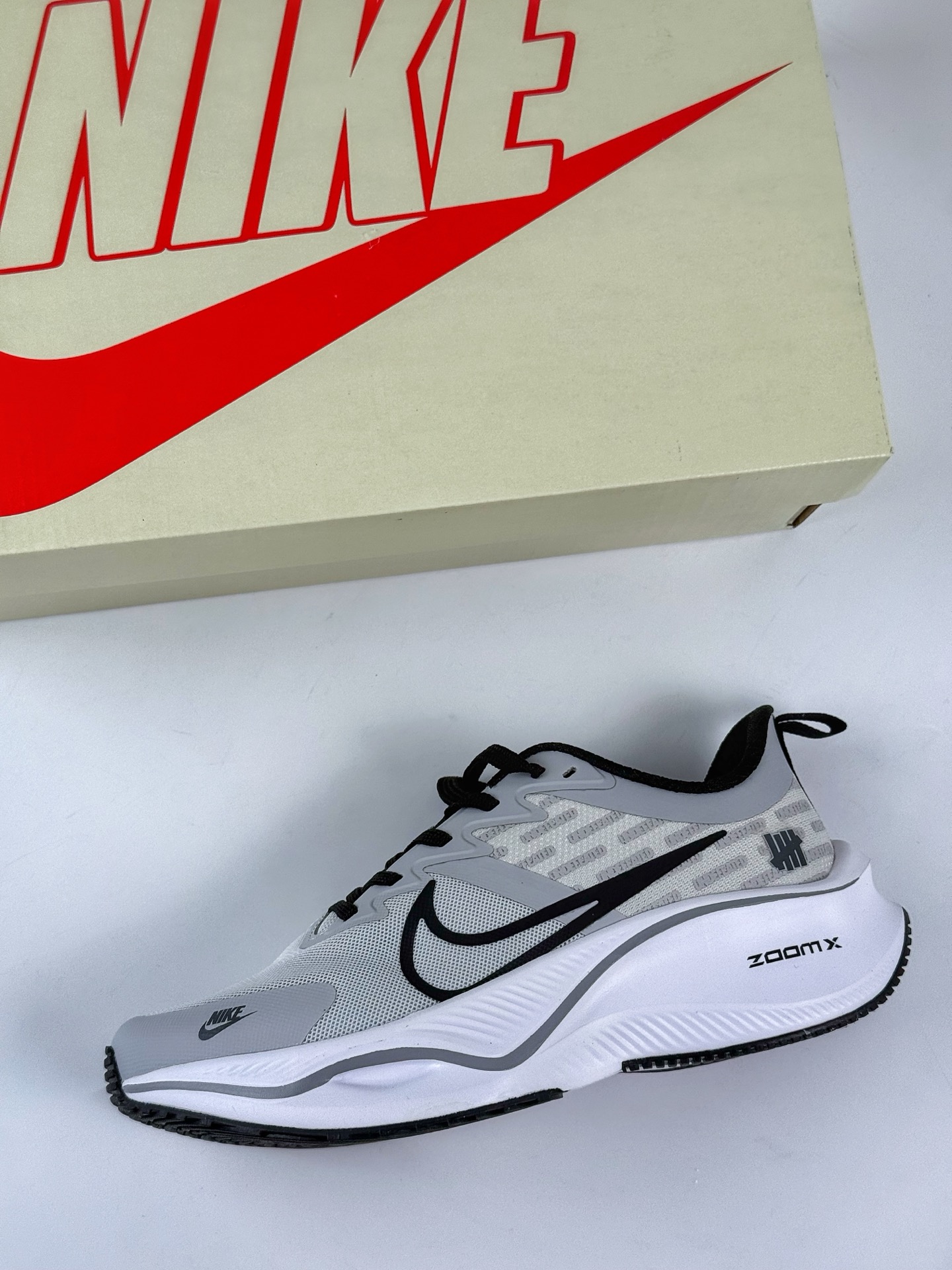 200 NIKE ZOOM PLUS x UNDEFEATED 全新跑鞋 CK4318-148-Chinese UA Cheap High Quatity Brand Clothes Bags handbags Sneakers wholesale wholesaler seller from China Factory suppliers Fashion Clothing Shoes best Quality Beautiful Price 200 NIKE ZOOM PLUS x UNDEFEATED 全新跑鞋 CK4318-148