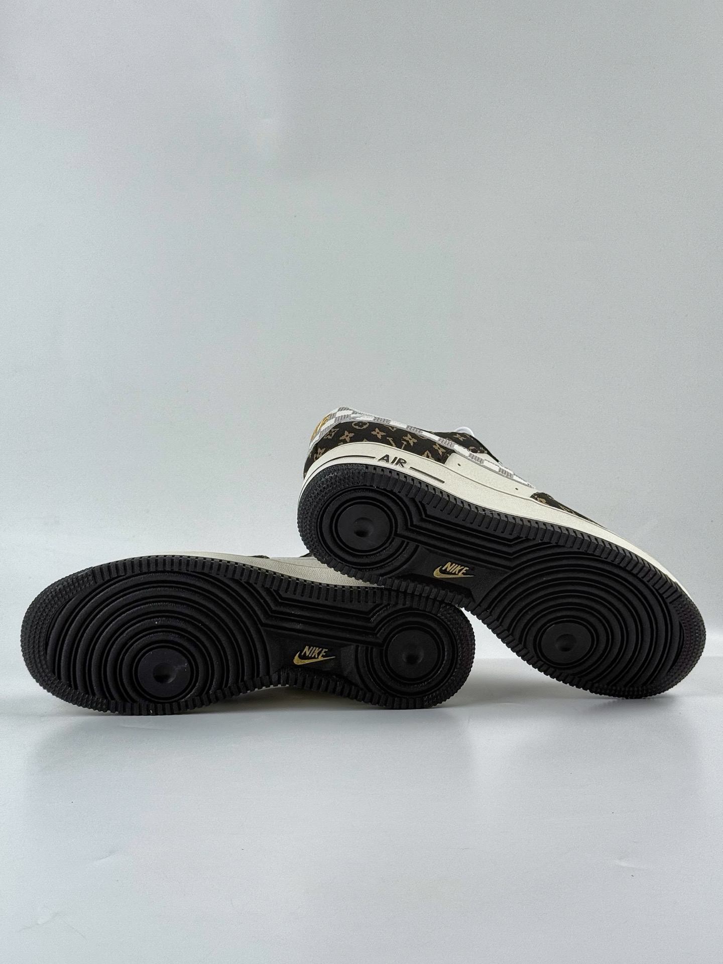 260 Nike Air Force 1 Low 07 x Louis Vuitton 黑白 BZ68808-104-Chinese UA Cheap High Quatity Brand Clothes Bags handbags Sneakers wholesale wholesaler seller from China Factory suppliers Fashion Clothing Shoes best Quality Beautiful Price 260 Nike Air Force 1 Low 07 x Louis Vuitton 黑白 BZ68808-104