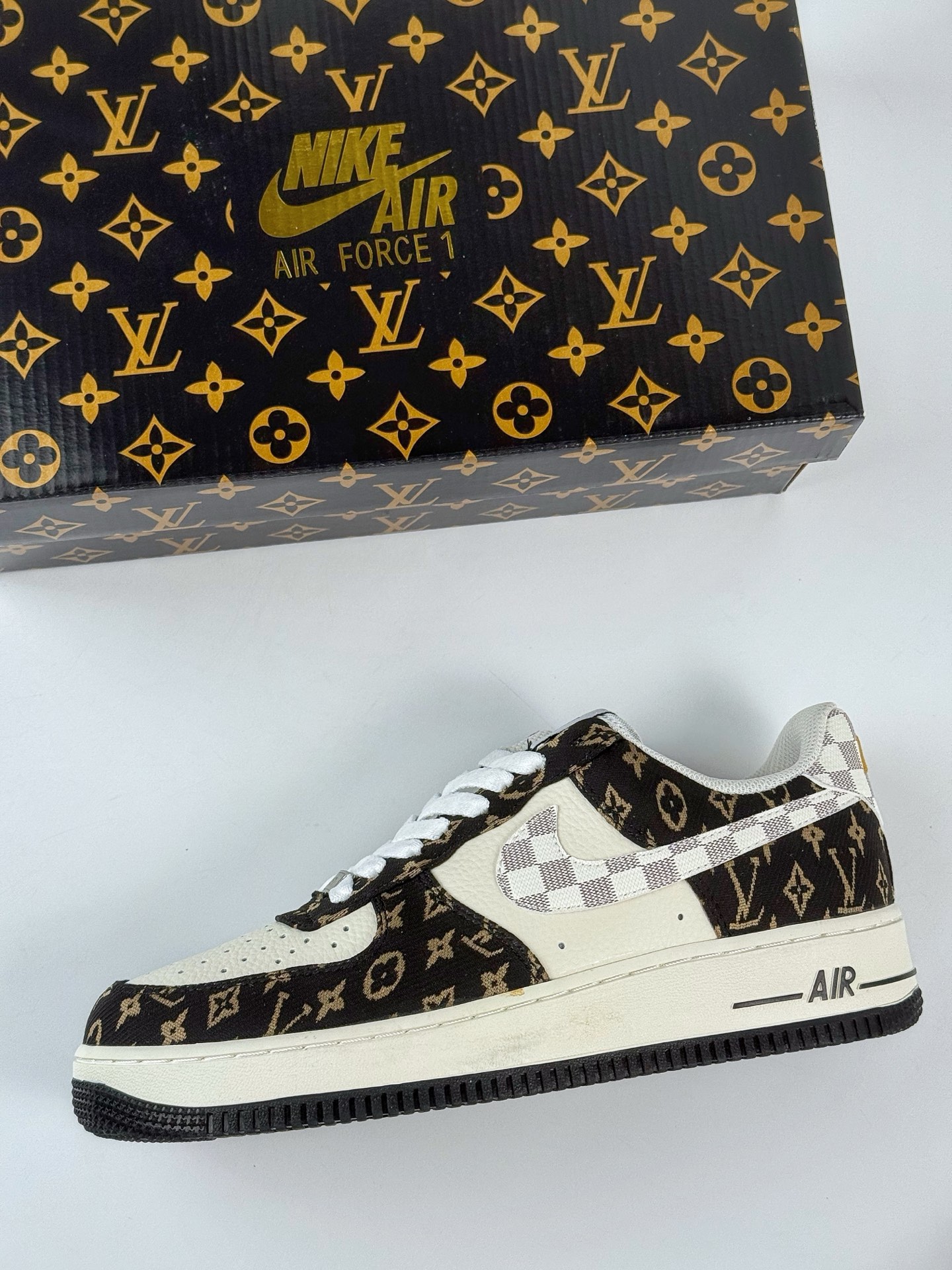 260 Nike Air Force 1 Low 07 x Louis Vuitton 黑白 BZ68808-104-Chinese UA Cheap High Quatity Brand Clothes Bags handbags Sneakers wholesale wholesaler seller from China Factory suppliers Fashion Clothing Shoes best Quality Beautiful Price 260 Nike Air Force 1 Low 07 x Louis Vuitton 黑白 BZ68808-104