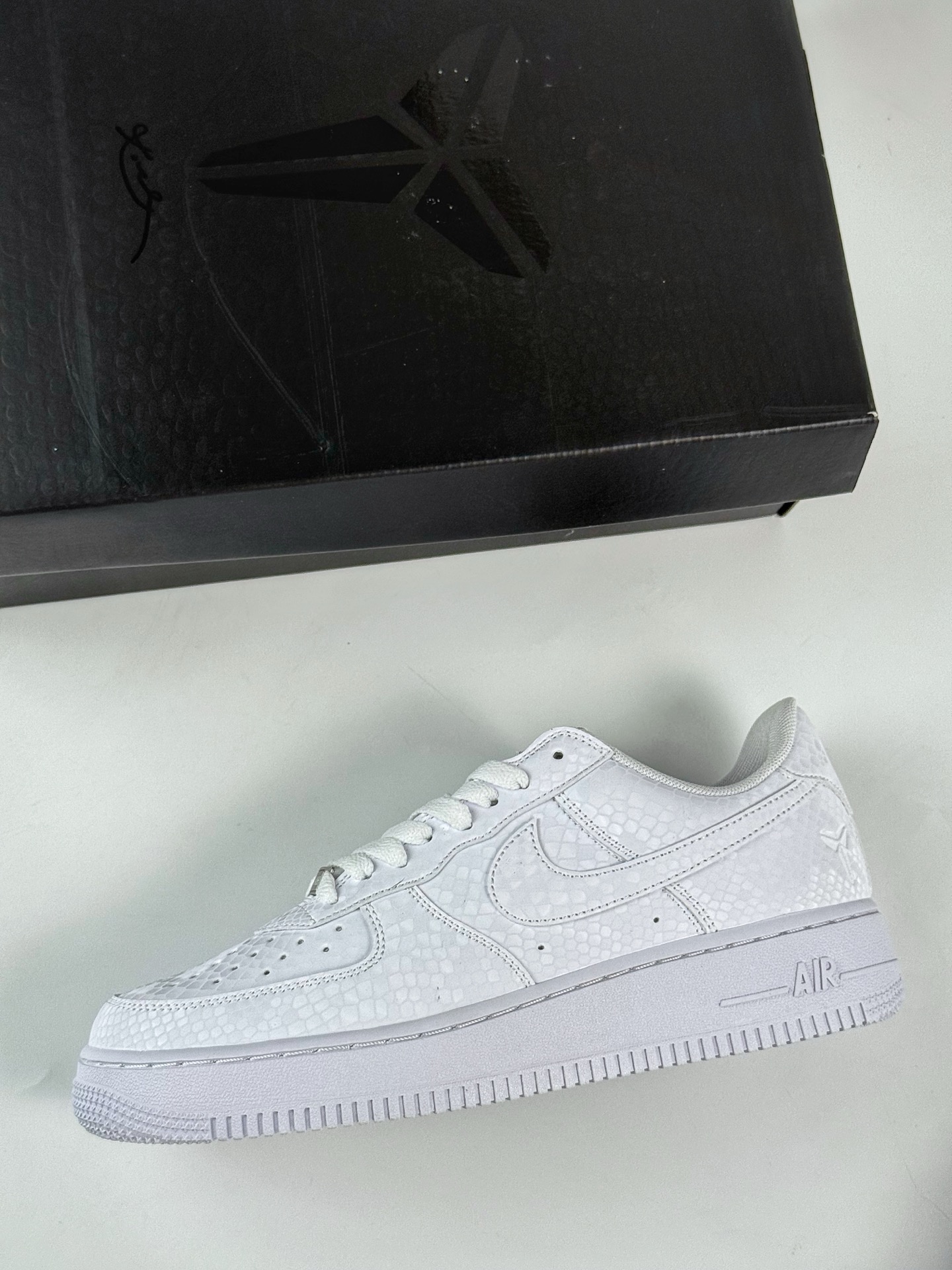 200 Nike Air Force 1 Low 07 专属logo(曼巴蛇图案)纯白 IB0018-100-Chinese UA Cheap High Quatity Brand Clothes Bags handbags Sneakers wholesale wholesaler seller from China Factory suppliers Fashion Clothing Shoes best Quality Beautiful Price 200 Nike Air Force 1 Low 07 专属logo(曼巴蛇图案)纯白 IB0018-100