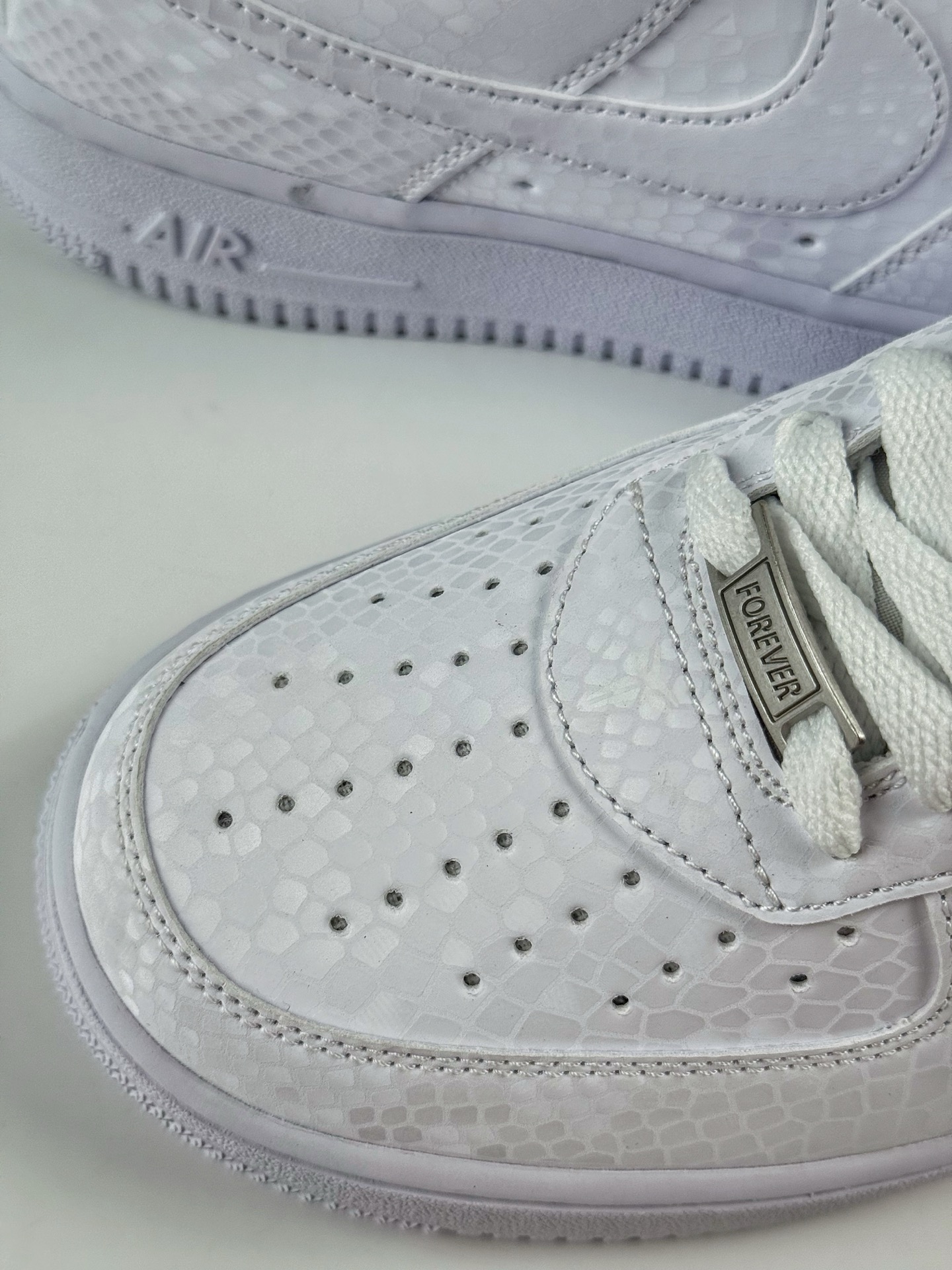200 Nike Air Force 1 Low 07 专属logo(曼巴蛇图案)纯白 IB0018-100-Chinese UA Cheap High Quatity Brand Clothes Bags handbags Sneakers wholesale wholesaler seller from China Factory suppliers Fashion Clothing Shoes best Quality Beautiful Price 200 Nike Air Force 1 Low 07 专属logo(曼巴蛇图案)纯白 IB0018-100