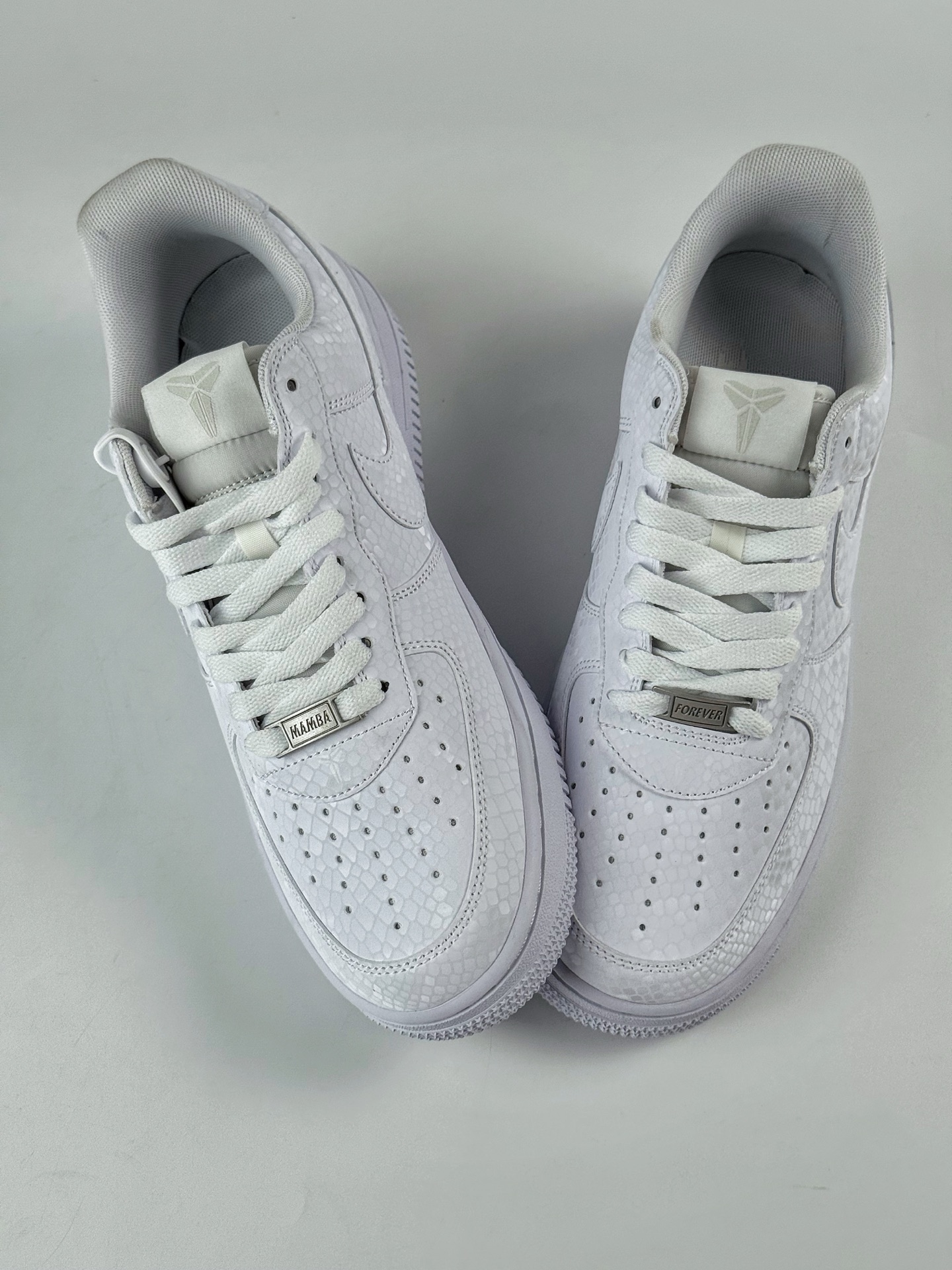 200 Nike Air Force 1 Low 07 专属logo(曼巴蛇图案)纯白 IB0018-100-Chinese UA Cheap High Quatity Brand Clothes Bags handbags Sneakers wholesale wholesaler seller from China Factory suppliers Fashion Clothing Shoes best Quality Beautiful Price 200 Nike Air Force 1 Low 07 专属logo(曼巴蛇图案)纯白 IB0018-100