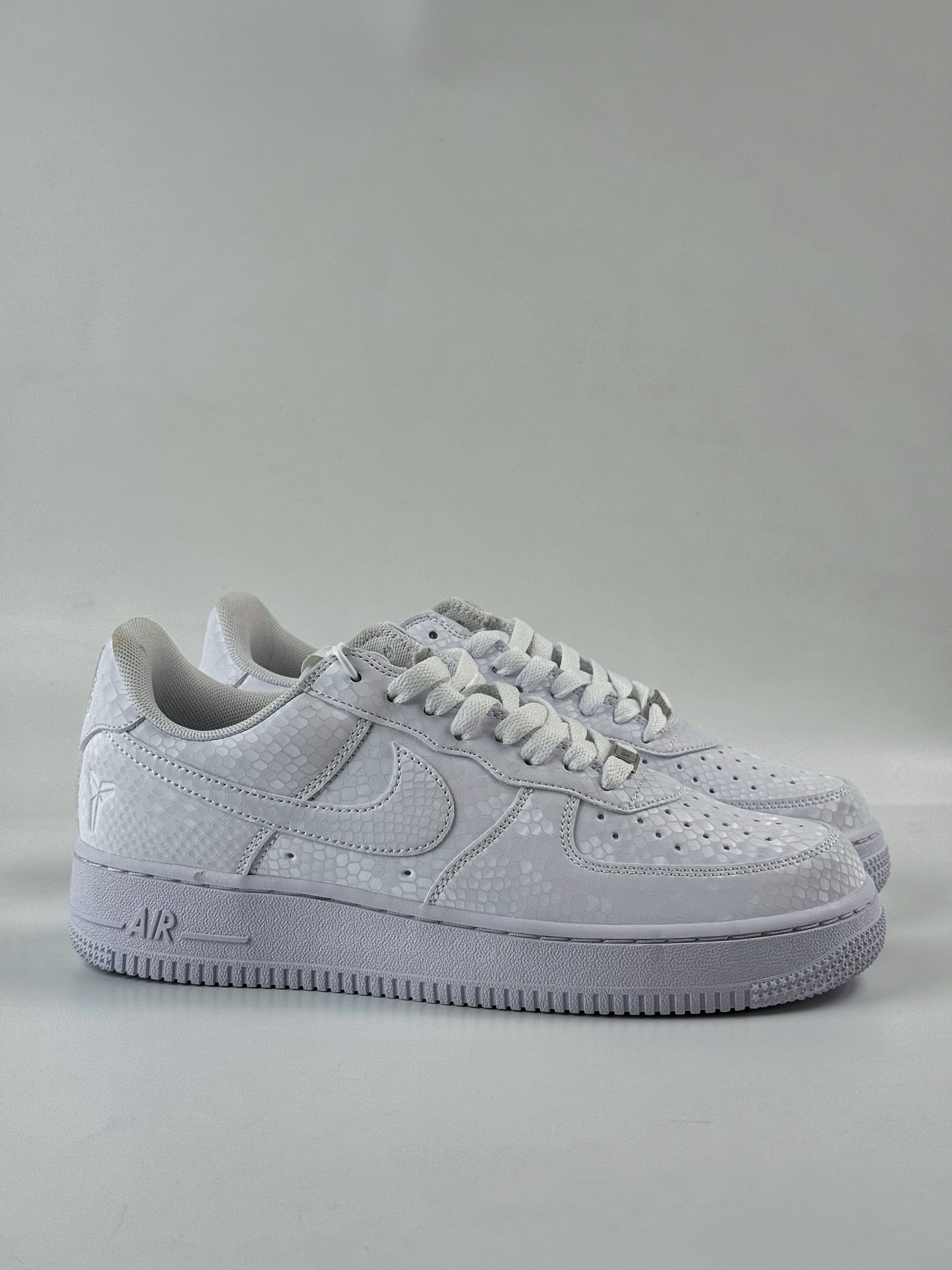 200 Nike Air Force 1 Low 07 专属logo(曼巴蛇图案)纯白 IB0018-100-Chinese UA Cheap High Quatity Brand Clothes Bags handbags Sneakers wholesale wholesaler seller from China Factory suppliers Fashion Clothing Shoes best Quality Beautiful Price 200 Nike Air Force 1 Low 07 专属logo(曼巴蛇图案)纯白 IB0018-100