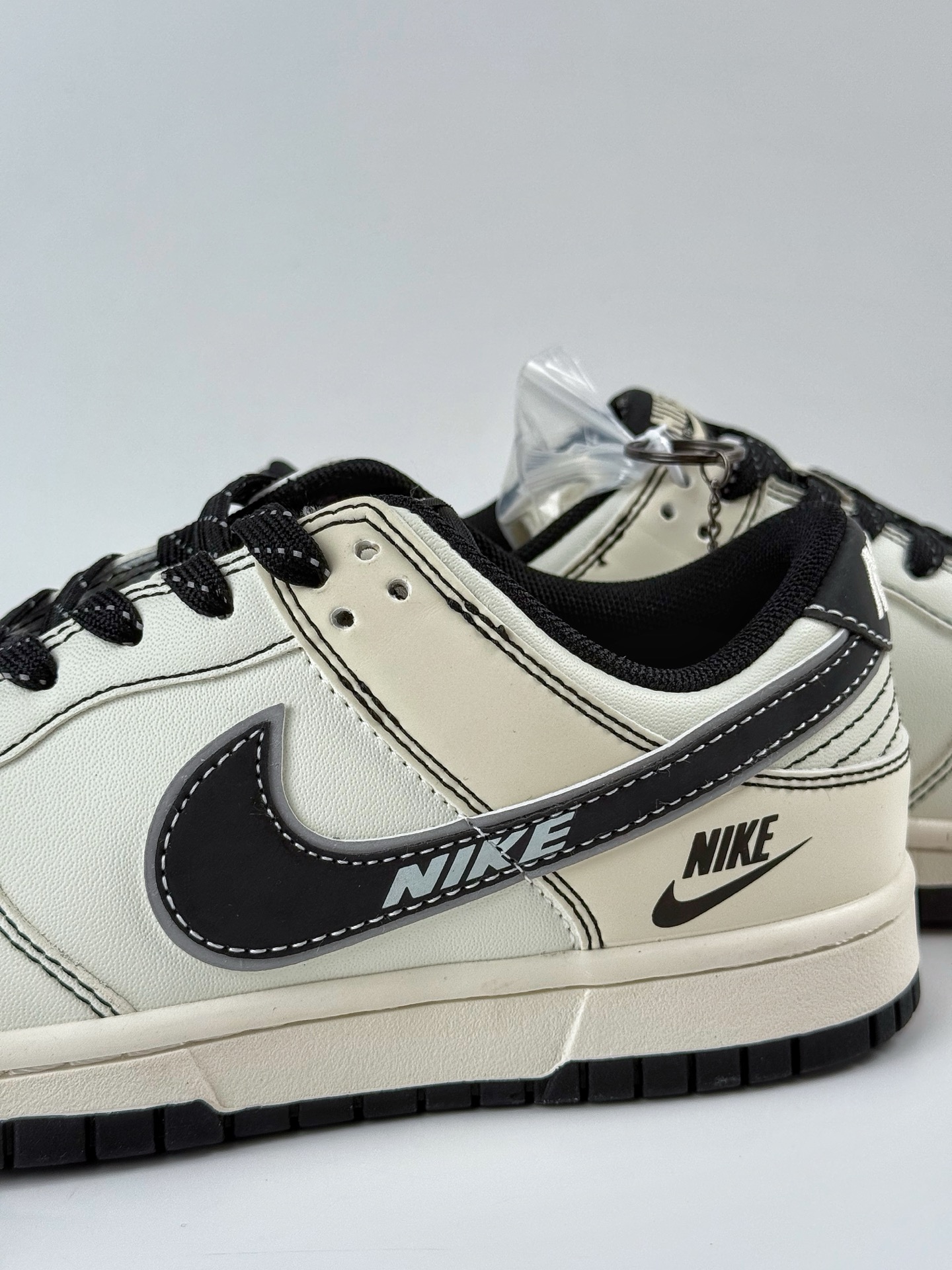 280 Nike SB Dunk Low x NIKE 白黑双小勾满天星 CS1688-116-Chinese UA Cheap High Quatity Brand Clothes Bags handbags Sneakers wholesale wholesaler seller from China Factory suppliers Fashion Clothing Shoes best Quality Beautiful Price 280 Nike SB Dunk Low x NIKE 白黑双小勾满天星 CS1688-116