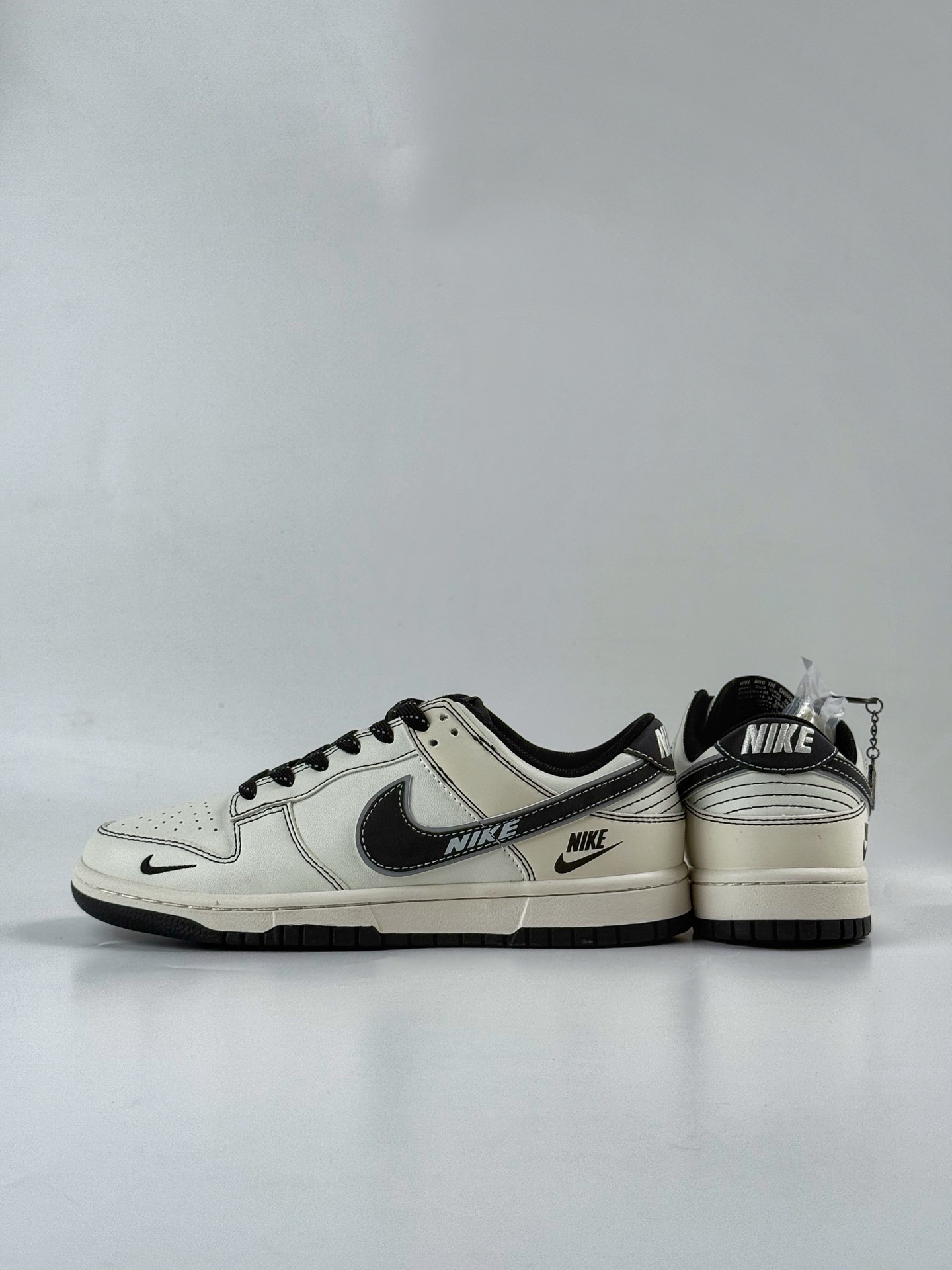 280 Nike SB Dunk Low x NIKE 白黑双小勾满天星 CS1688-116-Chinese UA Cheap High Quatity Brand Clothes Bags handbags Sneakers wholesale wholesaler seller from China Factory suppliers Fashion Clothing Shoes best Quality Beautiful Price 280 Nike SB Dunk Low x NIKE 白黑双小勾满天星 CS1688-116