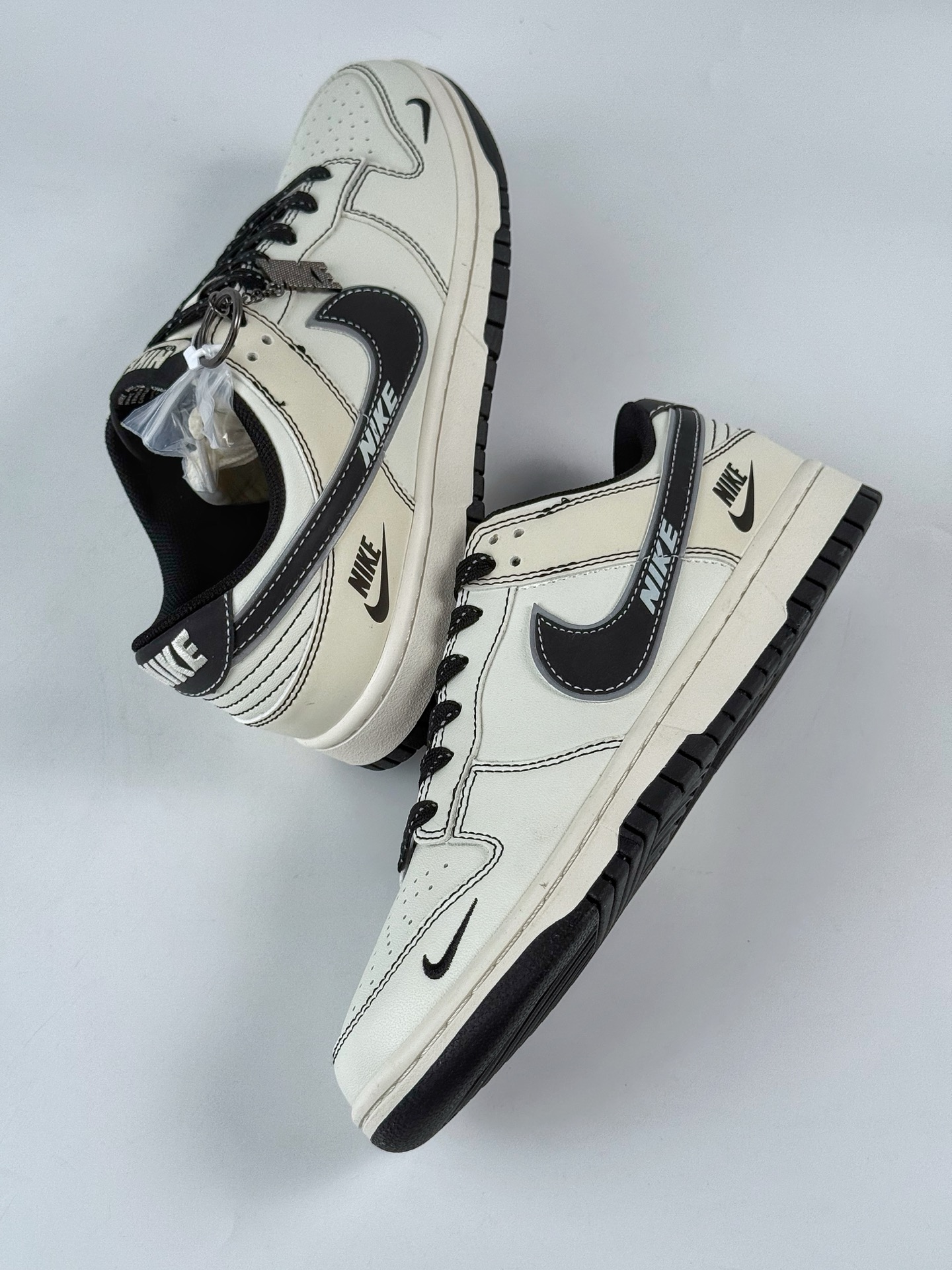 280 Nike SB Dunk Low x NIKE 白黑双小勾满天星 CS1688-116-Chinese UA Cheap High Quatity Brand Clothes Bags handbags Sneakers wholesale wholesaler seller from China Factory suppliers Fashion Clothing Shoes best Quality Beautiful Price 280 Nike SB Dunk Low x NIKE 白黑双小勾满天星 CS1688-116