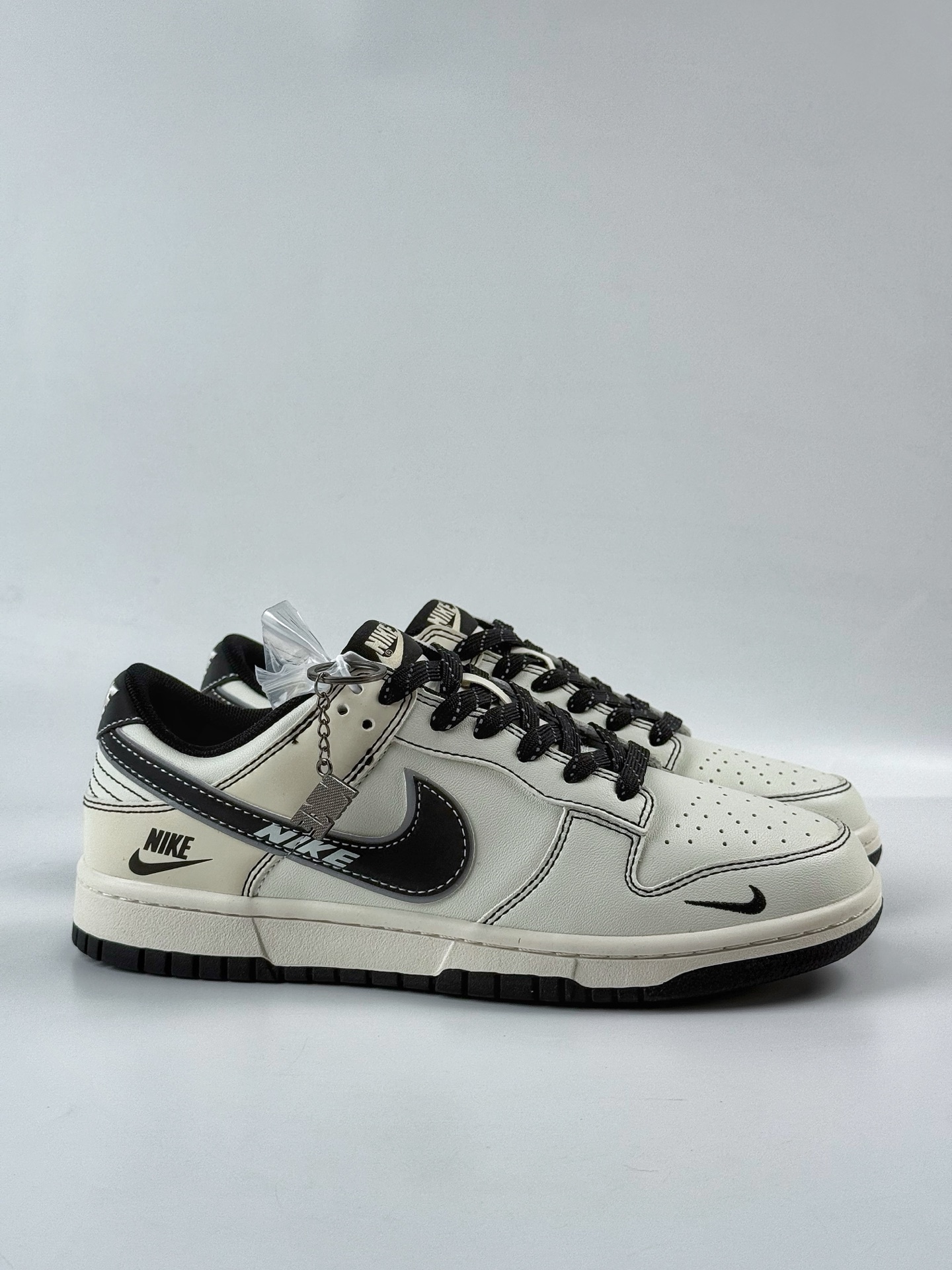 280 Nike SB Dunk Low x NIKE 白黑双小勾满天星 CS1688-116-Chinese UA Cheap High Quatity Brand Clothes Bags handbags Sneakers wholesale wholesaler seller from China Factory suppliers Fashion Clothing Shoes best Quality Beautiful Price 280 Nike SB Dunk Low x NIKE 白黑双小勾满天星 CS1688-116