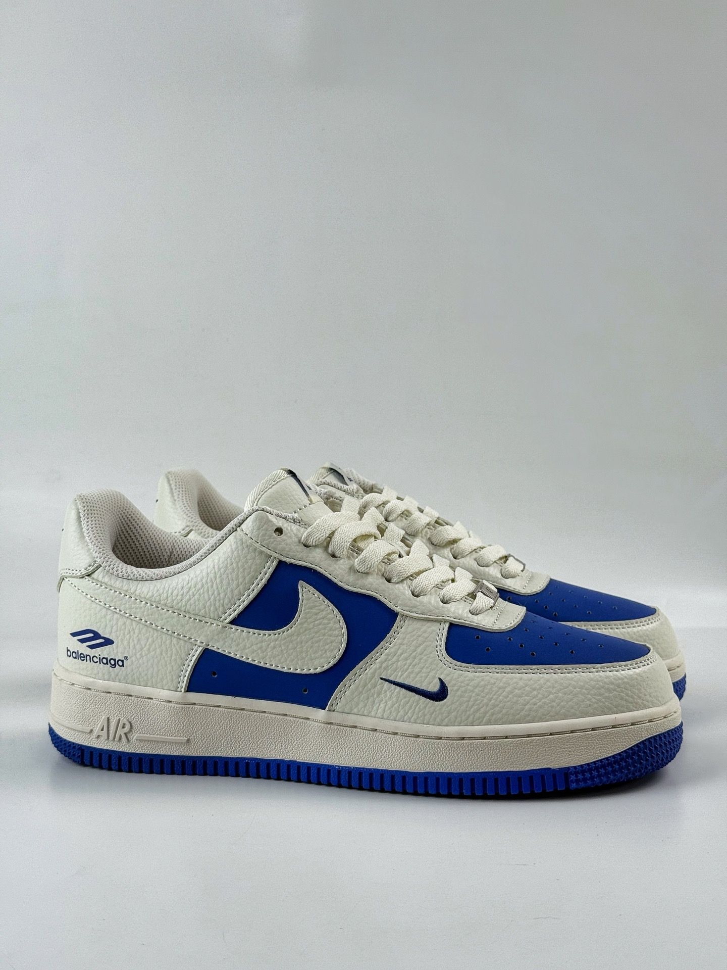 260 Nike Air Force 1 Low 07 x Balenciaga 白蓝小勾 KX2532-501-Chinese UA Cheap High Quatity Brand Clothes Bags handbags Sneakers wholesale wholesaler seller from China Factory suppliers Fashion Clothing Shoes best Quality Beautiful Price 260 Nike Air Force 1 Low 07 x Balenciaga 白蓝小勾 KX2532-501