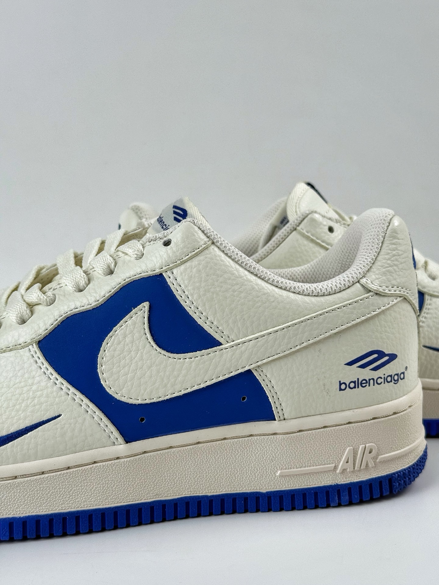 260 Nike Air Force 1 Low 07 x Balenciaga 白蓝小勾 KX2532-501-Chinese UA Cheap High Quatity Brand Clothes Bags handbags Sneakers wholesale wholesaler seller from China Factory suppliers Fashion Clothing Shoes best Quality Beautiful Price 260 Nike Air Force 1 Low 07 x Balenciaga 白蓝小勾 KX2532-501