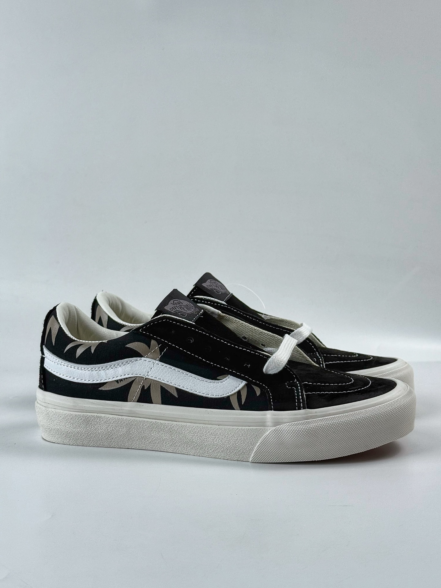 150 VANS 范斯 SK8-LOW 棕榈叶黑棕色枫叶 悠游 舒适百搭 低帮 帆布鞋 男女同款 白色休闲板鞋帆布鞋 VN0A4UUK2V4-Chinese UA Cheap High Quatity Brand Clothes Bags handbags Sneakers wholesale wholesaler seller from China Factory suppliers Fashion Clothing Shoes best Quality Beautiful Price 150 VANS 范斯 SK8-LOW 棕榈叶黑棕色枫叶 悠游 舒适百搭 低帮 帆布鞋 男女同款 白色休闲板鞋帆布鞋 VN0A4UUK2V4