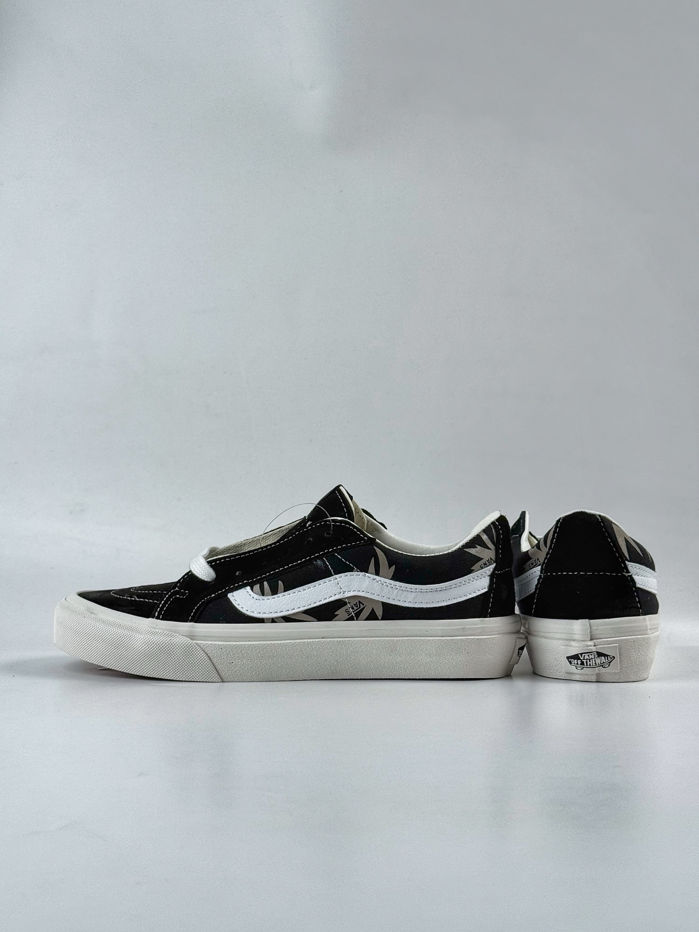 150 VANS 范斯 SK8-LOW 棕榈叶黑棕色枫叶 悠游 舒适百搭 低帮 帆布鞋 男女同款 白色休闲板鞋帆布鞋 VN0A4UUK2V4-Chinese UA Cheap High Quatity Brand Clothes Bags handbags Sneakers wholesale wholesaler seller from China Factory suppliers Fashion Clothing Shoes best Quality Beautiful Price 150 VANS 范斯 SK8-LOW 棕榈叶黑棕色枫叶 悠游 舒适百搭 低帮 帆布鞋 男女同款 白色休闲板鞋帆布鞋 VN0A4UUK2V4