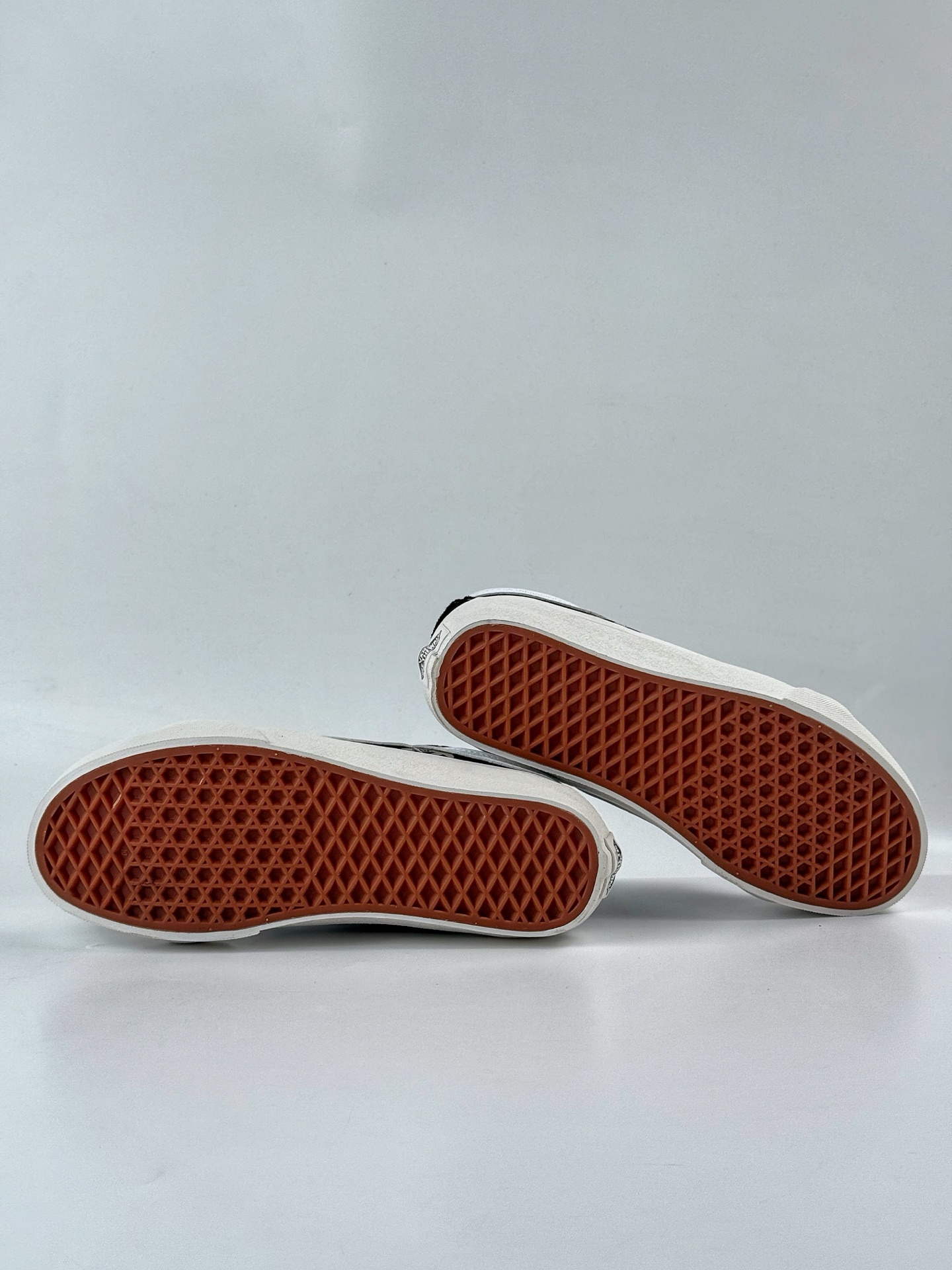 150 VANS 范斯 SK8-LOW 棕榈叶黑棕色枫叶 悠游 舒适百搭 低帮 帆布鞋 男女同款 白色休闲板鞋帆布鞋 VN0A4UUK2V4-Chinese UA Cheap High Quatity Brand Clothes Bags handbags Sneakers wholesale wholesaler seller from China Factory suppliers Fashion Clothing Shoes best Quality Beautiful Price 150 VANS 范斯 SK8-LOW 棕榈叶黑棕色枫叶 悠游 舒适百搭 低帮 帆布鞋 男女同款 白色休闲板鞋帆布鞋 VN0A4UUK2V4