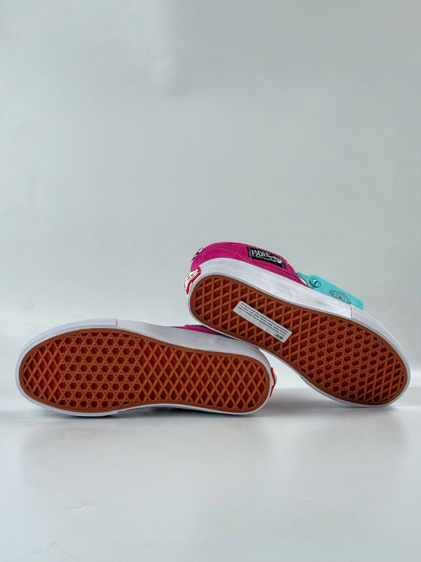 220 Vans范斯Half Cab 火龙果/玫红色男女复古休闲中帮运动滑板鞋 VN0A5FCDB9M-Chinese UA Cheap High Quatity Brand Clothes Bags handbags Sneakers wholesale wholesaler seller from China Factory suppliers Fashion Clothing Shoes best Quality Beautiful Price 220 Vans范斯Half Cab 火龙果/玫红色男女复古休闲中帮运动滑板鞋 VN0A5FCDB9M