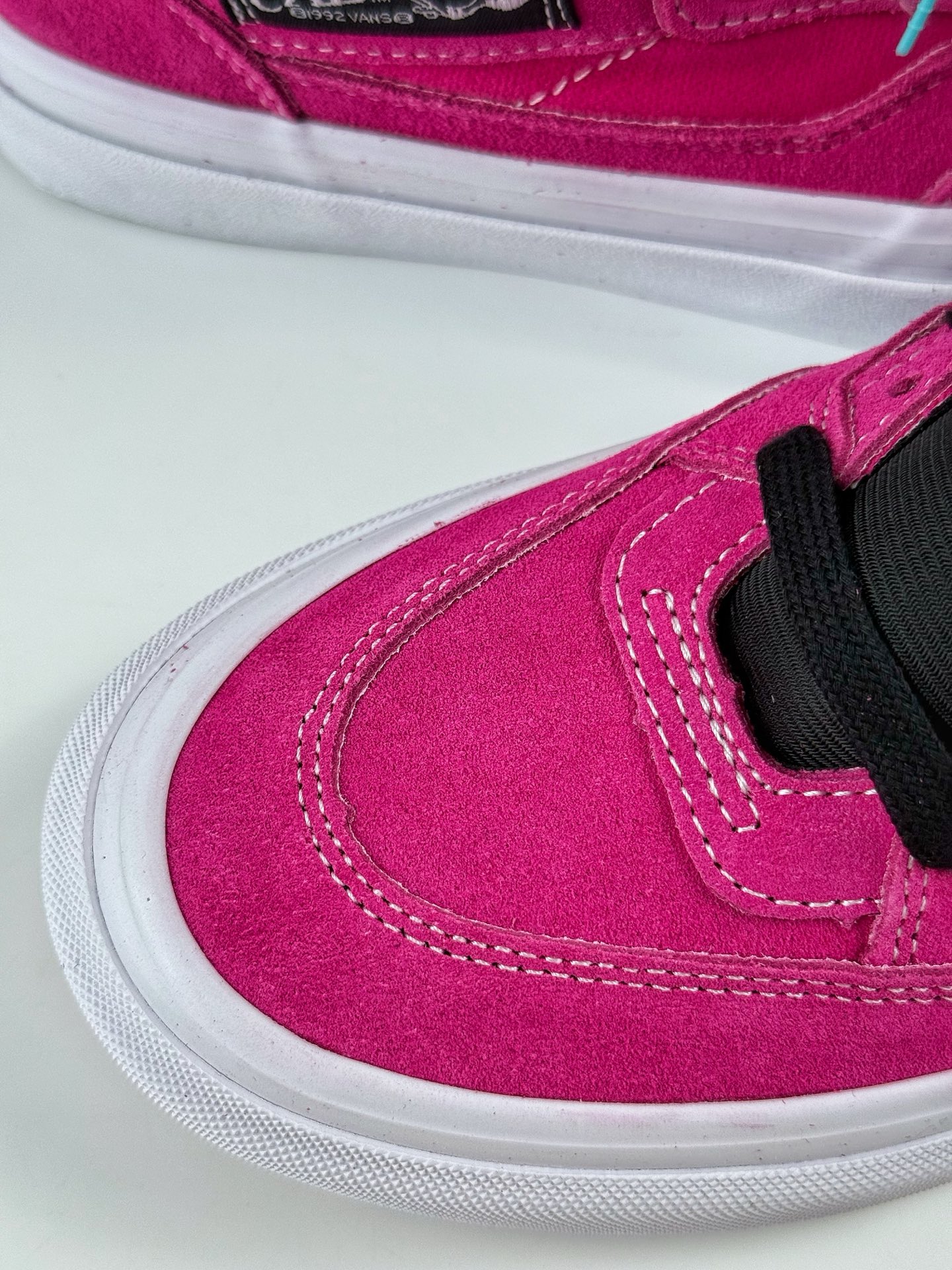 220 Vans范斯Half Cab 火龙果/玫红色男女复古休闲中帮运动滑板鞋 VN0A5FCDB9M-Chinese UA Cheap High Quatity Brand Clothes Bags handbags Sneakers wholesale wholesaler seller from China Factory suppliers Fashion Clothing Shoes best Quality Beautiful Price 220 Vans范斯Half Cab 火龙果/玫红色男女复古休闲中帮运动滑板鞋 VN0A5FCDB9M