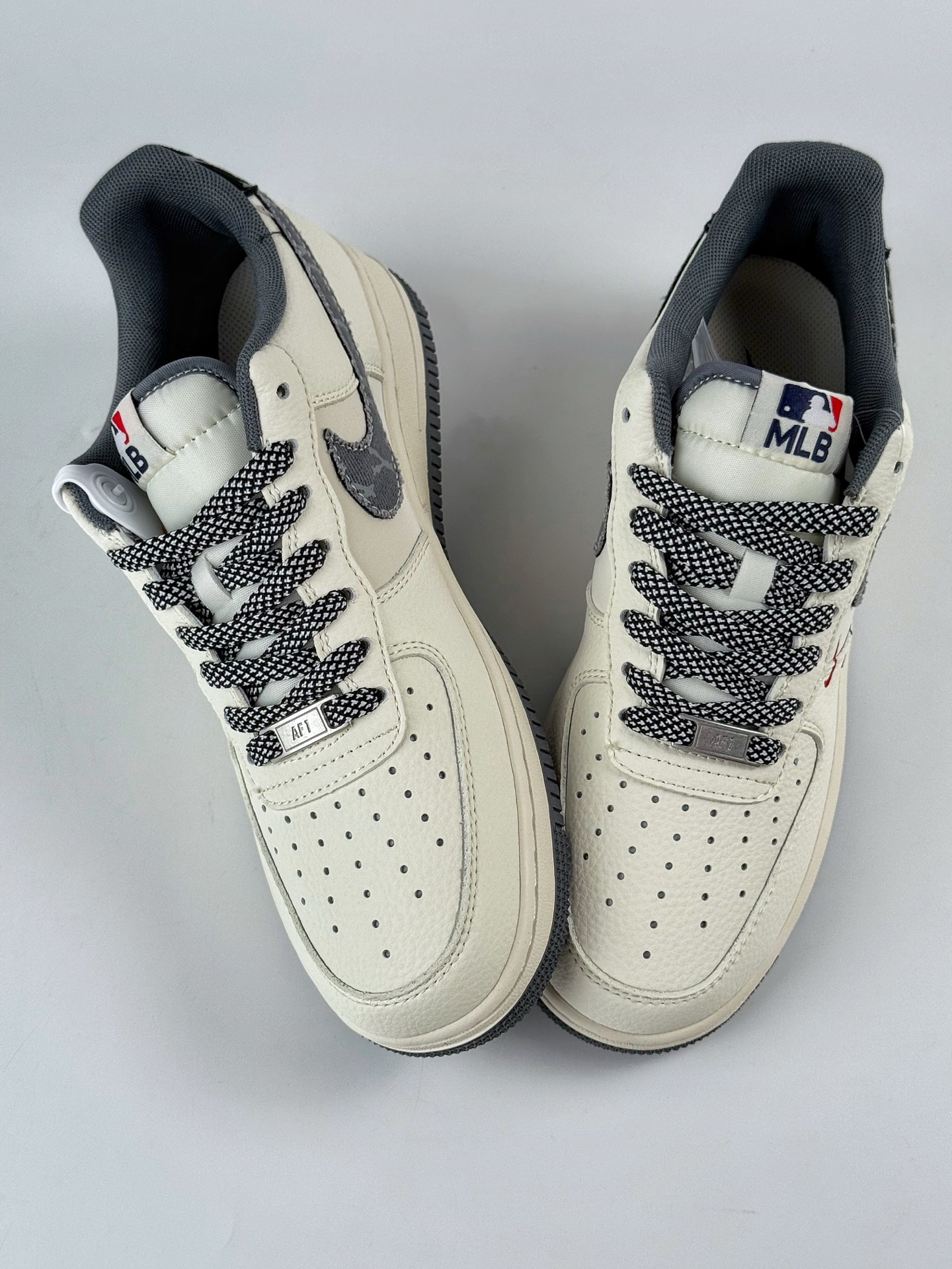 260 Nike Air Force 1 Low 07 x MLB 白灰双小勾满天星 QW5606-264-Chinese UA Cheap High Quatity Brand Clothes Bags handbags Sneakers wholesale wholesaler seller from China Factory suppliers Fashion Clothing Shoes best Quality Beautiful Price 260 Nike Air Force 1 Low 07 x MLB 白灰双小勾满天星 QW5606-264