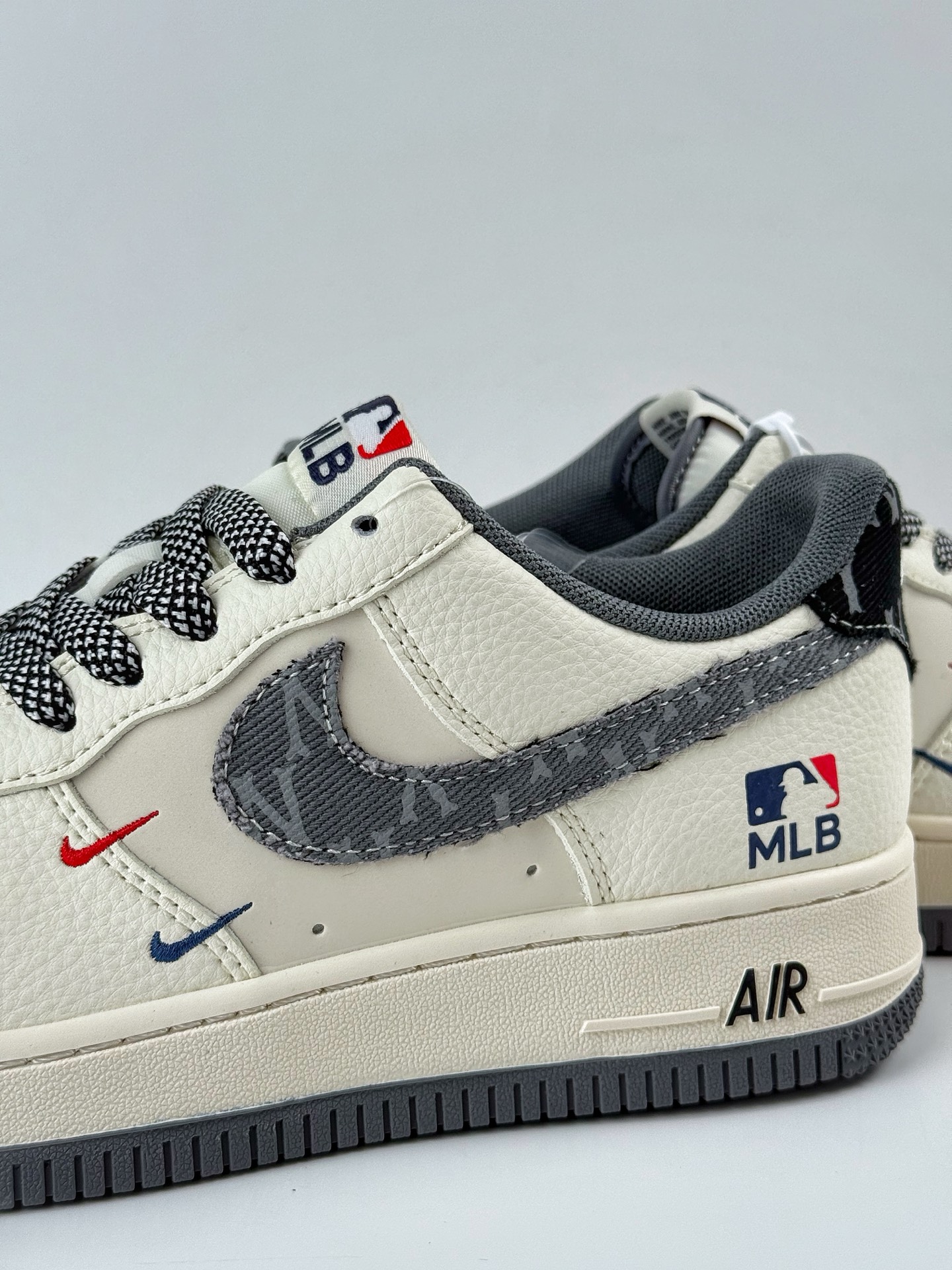 260 Nike Air Force 1 Low 07 x MLB 白灰双小勾满天星 QW5606-264-Chinese UA Cheap High Quatity Brand Clothes Bags handbags Sneakers wholesale wholesaler seller from China Factory suppliers Fashion Clothing Shoes best Quality Beautiful Price 260 Nike Air Force 1 Low 07 x MLB 白灰双小勾满天星 QW5606-264