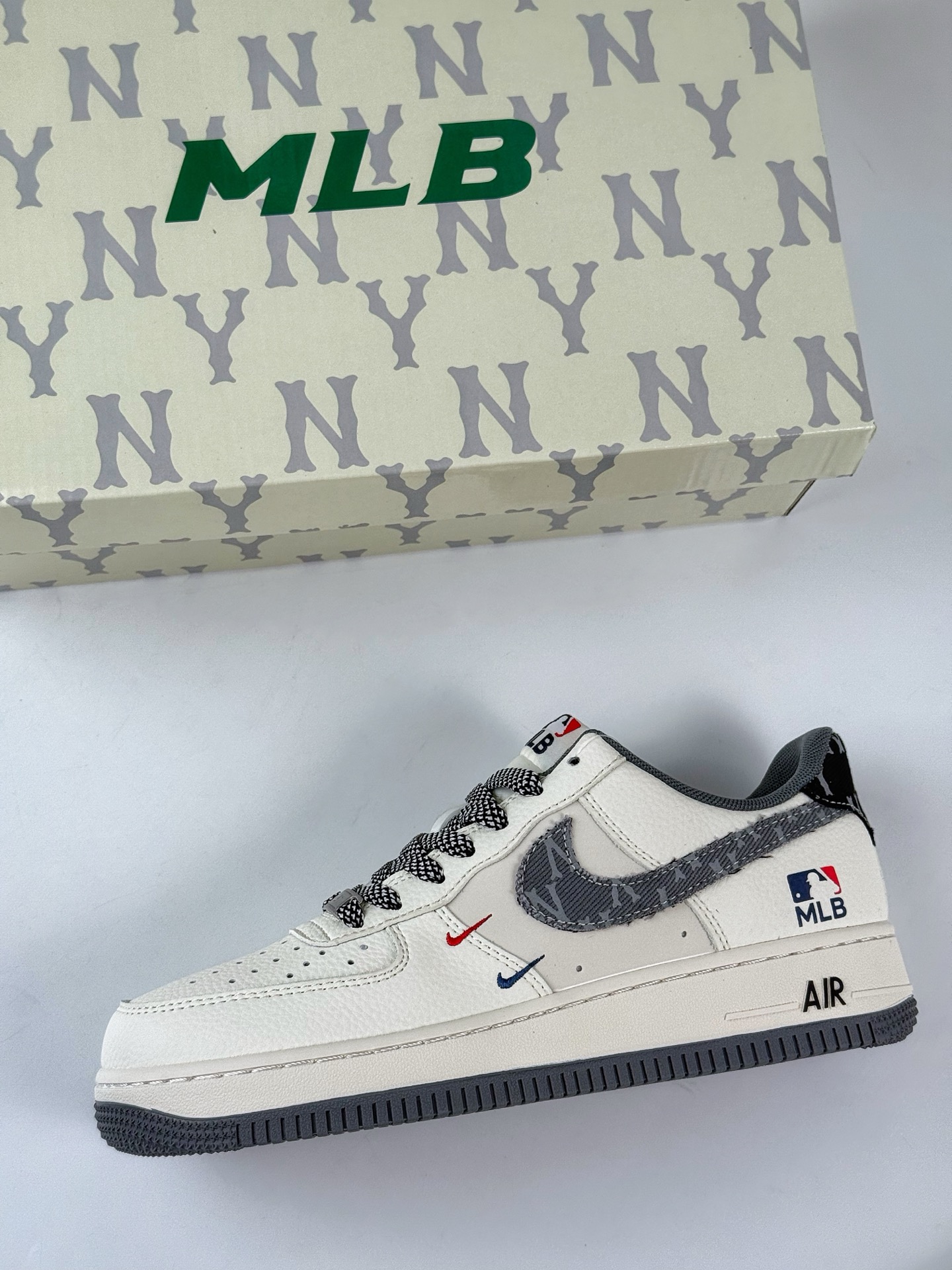 260 Nike Air Force 1 Low 07 x MLB 白灰双小勾满天星 QW5606-264-Chinese UA Cheap High Quatity Brand Clothes Bags handbags Sneakers wholesale wholesaler seller from China Factory suppliers Fashion Clothing Shoes best Quality Beautiful Price 260 Nike Air Force 1 Low 07 x MLB 白灰双小勾满天星 QW5606-264