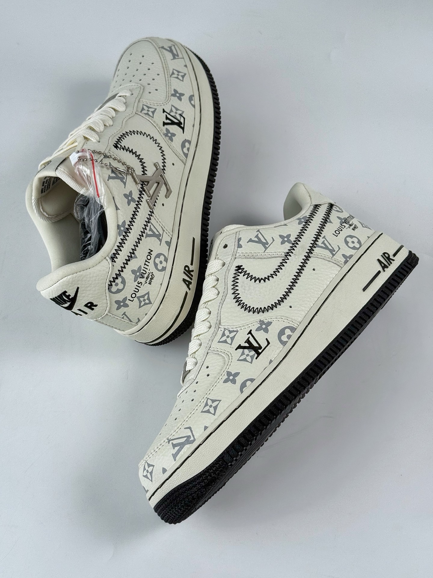 260 Nike Air Force 1 Low 07 x Louis Vuitton 米白黑线 SC0601-557-Chinese UA Cheap High Quatity Brand Clothes Bags handbags Sneakers wholesale wholesaler seller from China Factory suppliers Fashion Clothing Shoes best Quality Beautiful Price 260 Nike Air Force 1 Low 07 x Louis Vuitton 米白黑线 SC0601-557