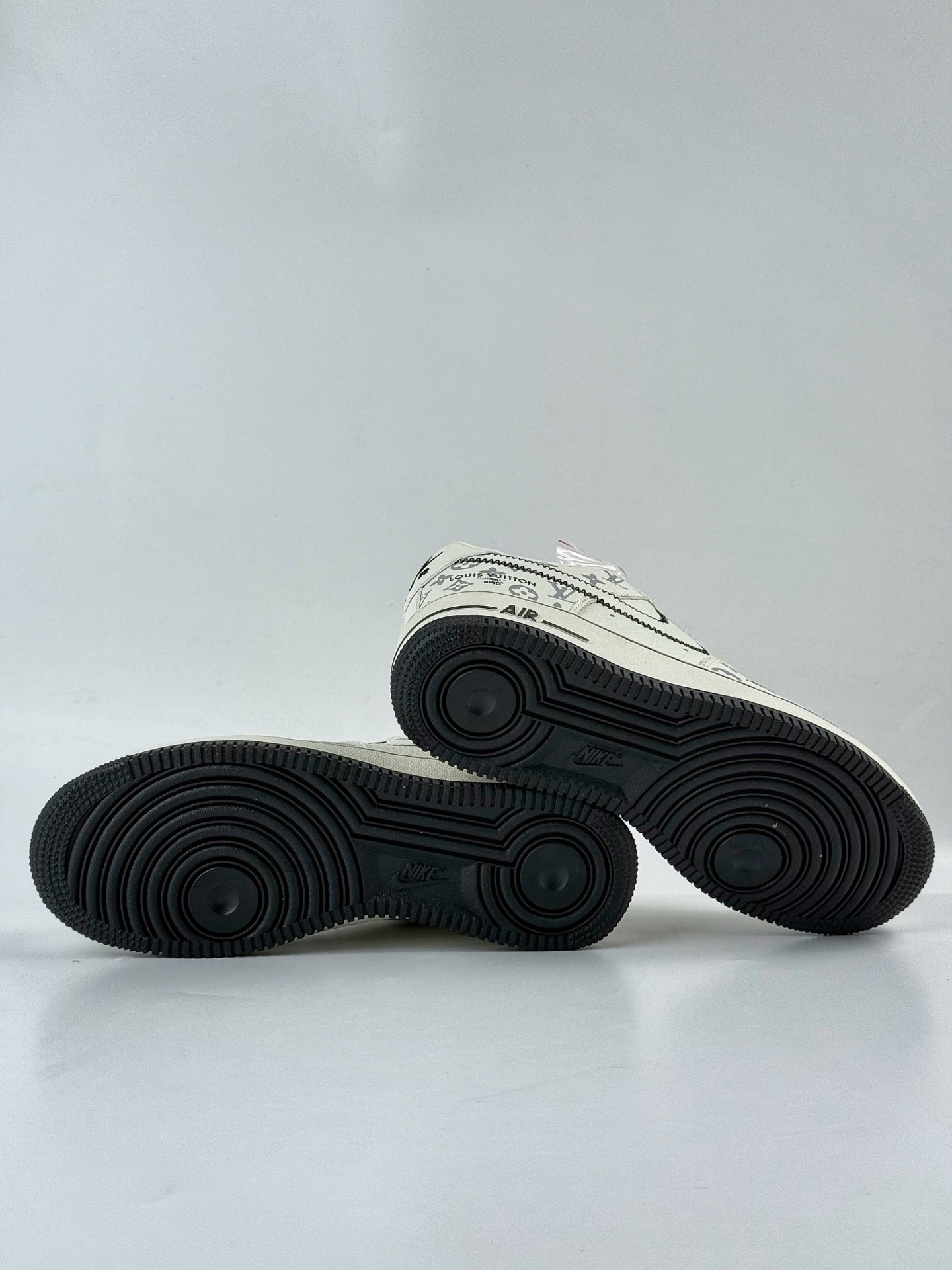 260 Nike Air Force 1 Low 07 x Louis Vuitton 米白黑线 SC0601-557-Chinese UA Cheap High Quatity Brand Clothes Bags handbags Sneakers wholesale wholesaler seller from China Factory suppliers Fashion Clothing Shoes best Quality Beautiful Price 260 Nike Air Force 1 Low 07 x Louis Vuitton 米白黑线 SC0601-557