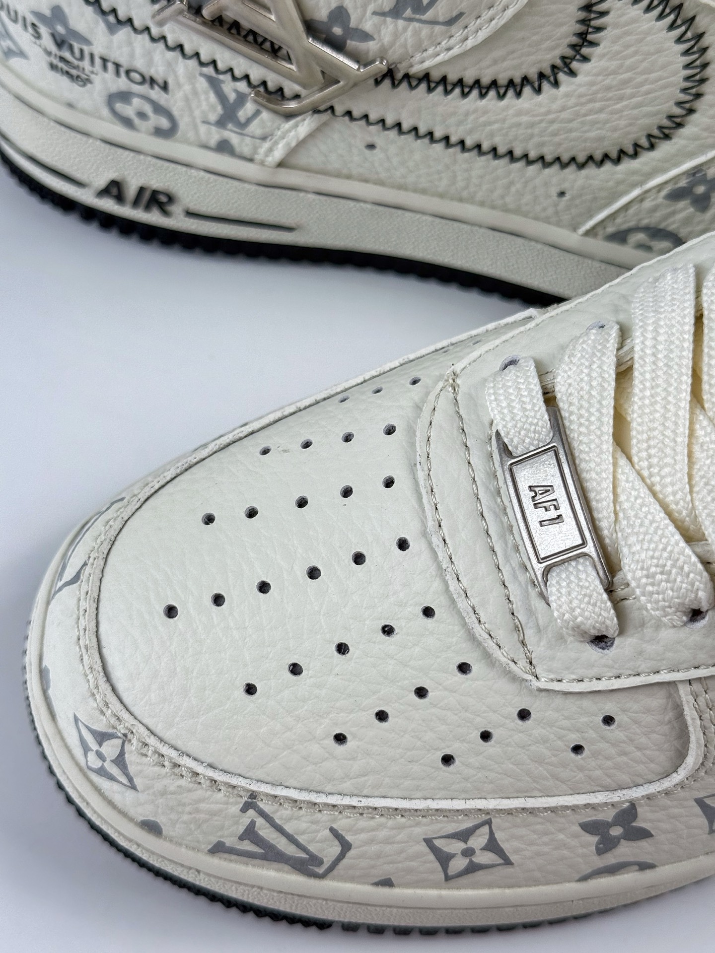 260 Nike Air Force 1 Low 07 x Louis Vuitton 米白黑线 SC0601-557-Chinese UA Cheap High Quatity Brand Clothes Bags handbags Sneakers wholesale wholesaler seller from China Factory suppliers Fashion Clothing Shoes best Quality Beautiful Price 260 Nike Air Force 1 Low 07 x Louis Vuitton 米白黑线 SC0601-557