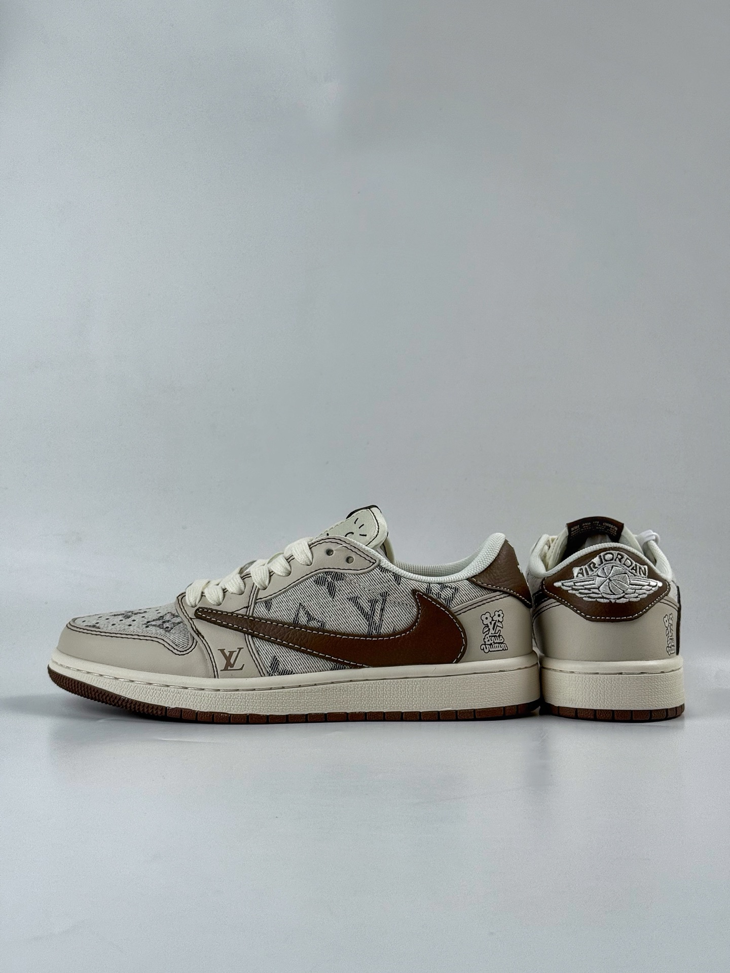 280 Travis Scott x Nike Air Jordan 1 Low x Louis Vuitton Air Jordan 1 Low 反转米棕布尾倒钩 XS7089-605-Chinese UA Cheap High Quatity Brand Clothes Bags handbags Sneakers wholesale wholesaler seller from China Factory suppliers Fashion Clothing Shoes best Quality Beautiful Price 280 Travis Scott x Nike Air Jordan 1 Low x Louis Vuitton Air Jordan 1 Low 反转米棕布尾倒钩 XS7089-605