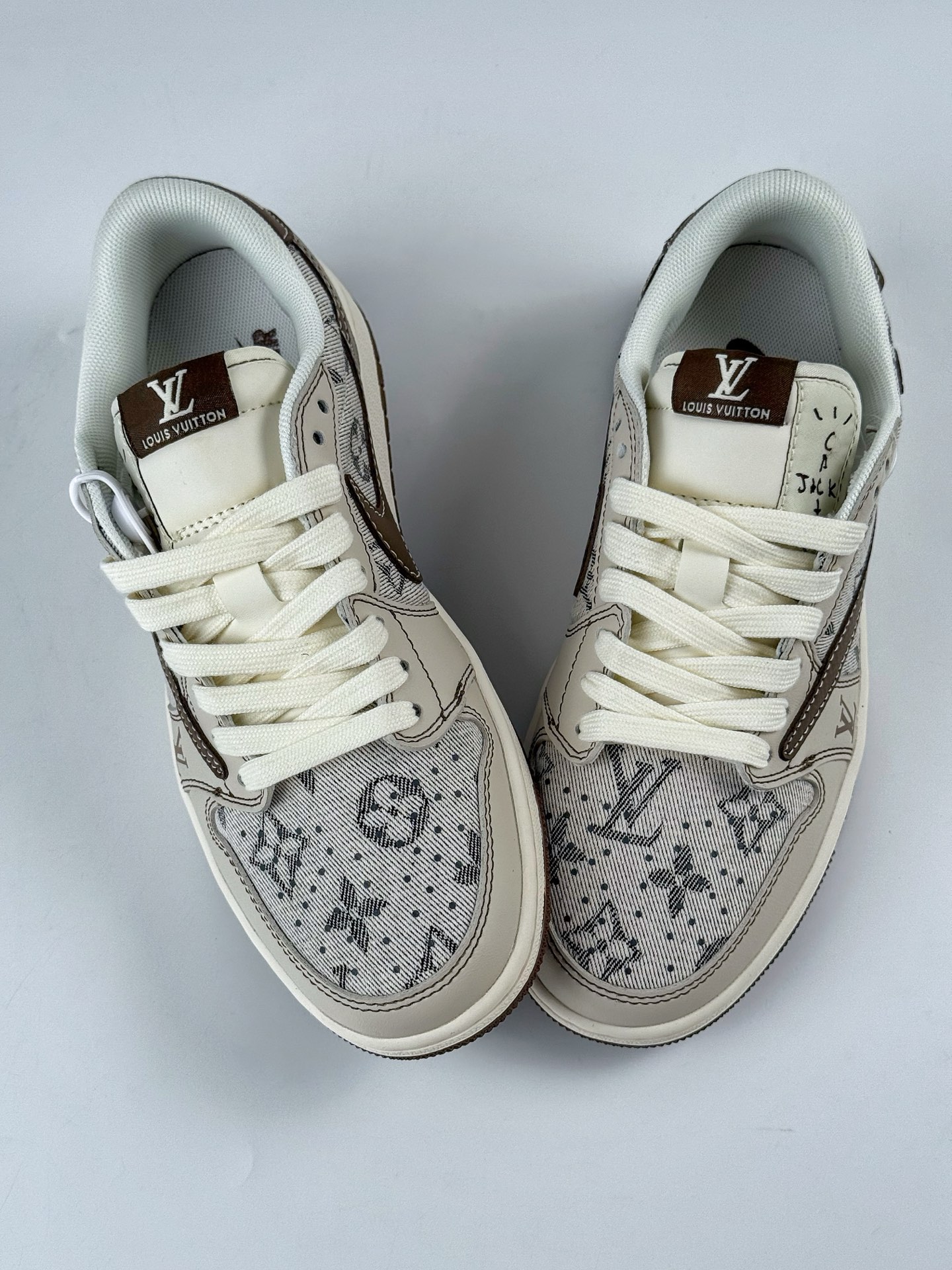 280 Travis Scott x Nike Air Jordan 1 Low x Louis Vuitton Air Jordan 1 Low 反转米棕布尾倒钩 XS7089-605-Chinese UA Cheap High Quatity Brand Clothes Bags handbags Sneakers wholesale wholesaler seller from China Factory suppliers Fashion Clothing Shoes best Quality Beautiful Price 280 Travis Scott x Nike Air Jordan 1 Low x Louis Vuitton Air Jordan 1 Low 反转米棕布尾倒钩 XS7089-605