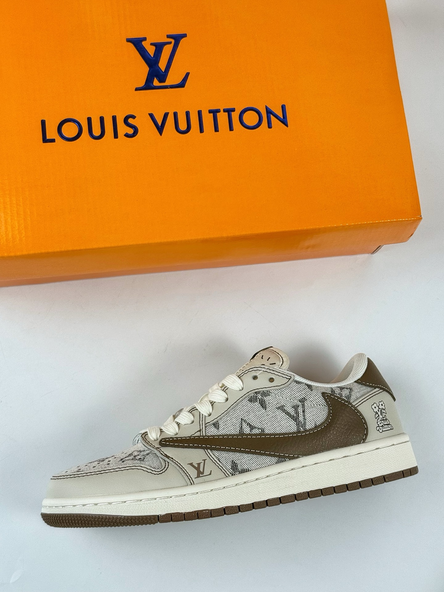 280 Travis Scott x Nike Air Jordan 1 Low x Louis Vuitton Air Jordan 1 Low 反转米棕布尾倒钩 XS7089-605-Chinese UA Cheap High Quatity Brand Clothes Bags handbags Sneakers wholesale wholesaler seller from China Factory suppliers Fashion Clothing Shoes best Quality Beautiful Price 280 Travis Scott x Nike Air Jordan 1 Low x Louis Vuitton Air Jordan 1 Low 反转米棕布尾倒钩 XS7089-605
