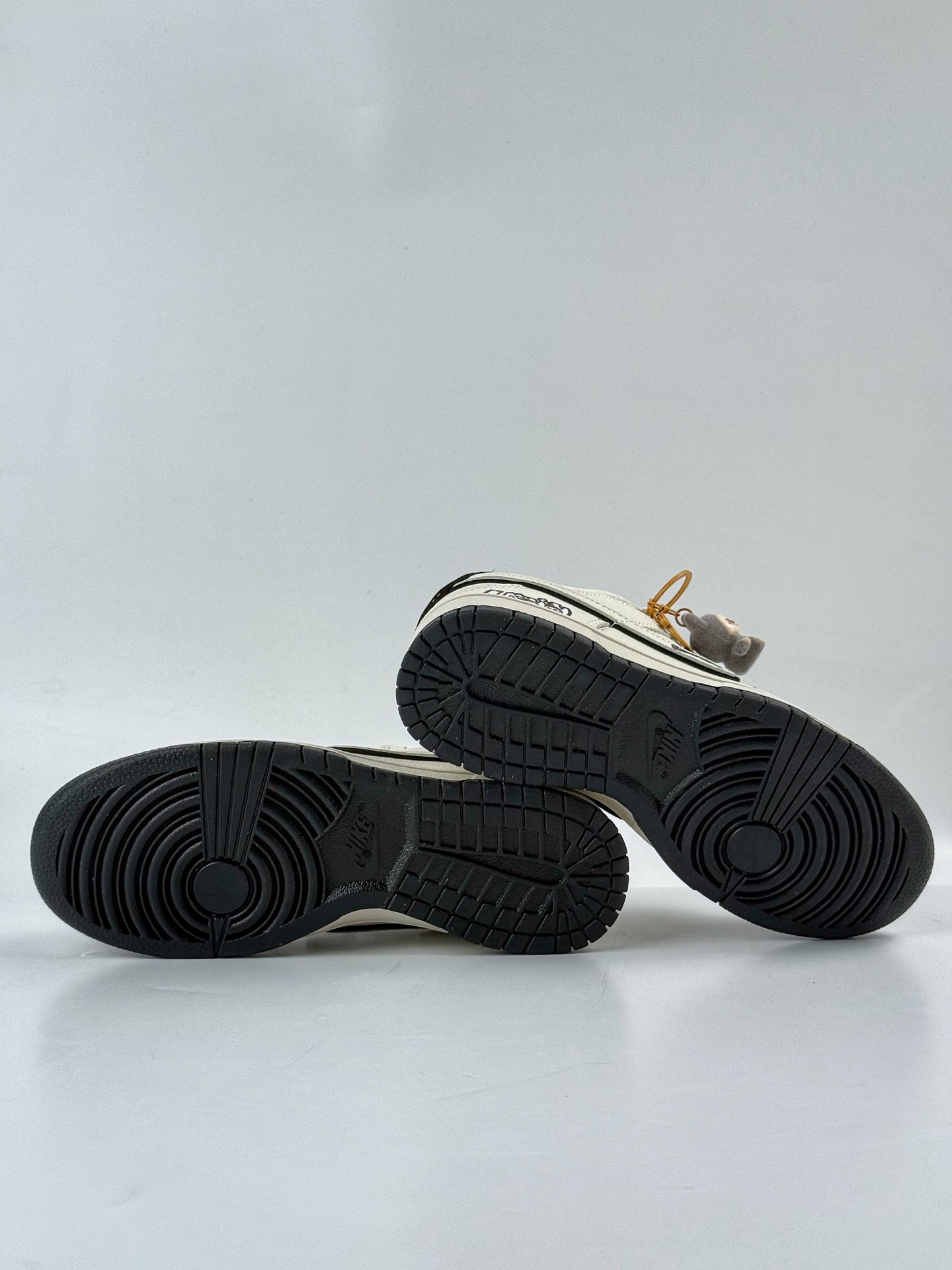 260 NIKE SB Dunk Low RETRO x LABUBU 黑白 DS6608-010-Chinese UA Cheap High Quatity Brand Clothes Bags handbags Sneakers wholesale wholesaler seller from China Factory suppliers Fashion Clothing Shoes best Quality Beautiful Price 260 NIKE SB Dunk Low RETRO x LABUBU 黑白 DS6608-010