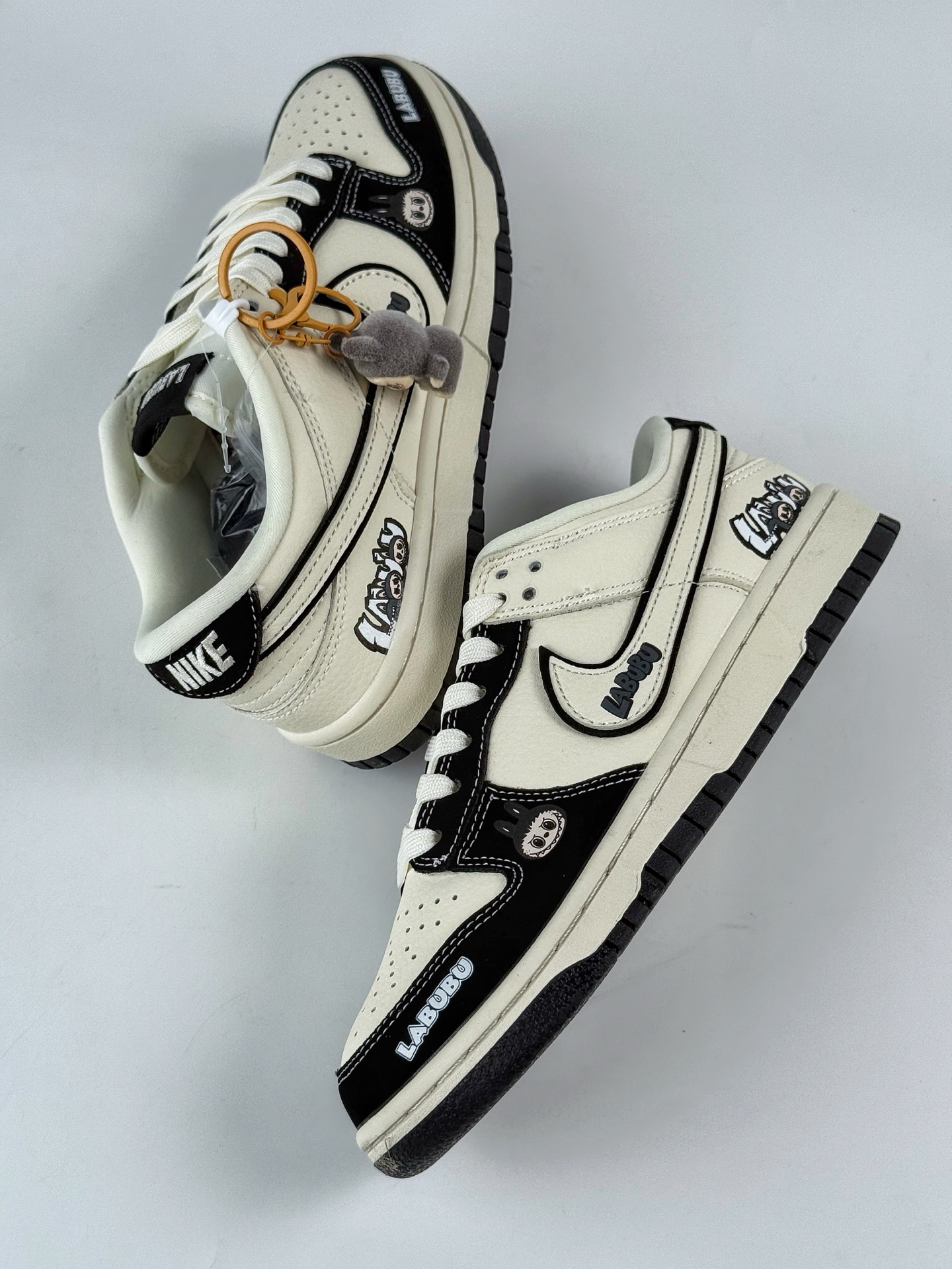 260 NIKE SB Dunk Low RETRO x LABUBU 黑白 DS6608-010-Chinese UA Cheap High Quatity Brand Clothes Bags handbags Sneakers wholesale wholesaler seller from China Factory suppliers Fashion Clothing Shoes best Quality Beautiful Price 260 NIKE SB Dunk Low RETRO x LABUBU 黑白 DS6608-010