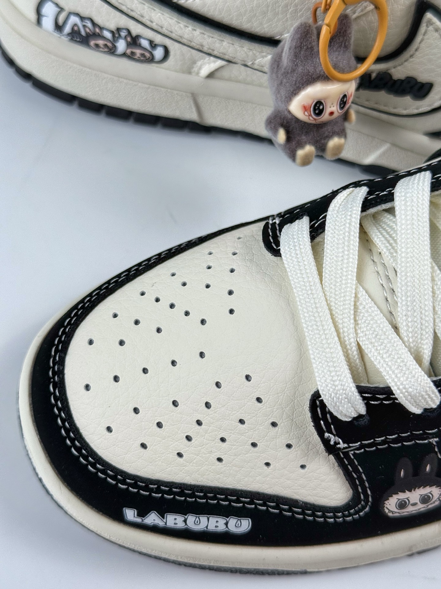 260 NIKE SB Dunk Low RETRO x LABUBU 黑白 DS6608-010-Chinese UA Cheap High Quatity Brand Clothes Bags handbags Sneakers wholesale wholesaler seller from China Factory suppliers Fashion Clothing Shoes best Quality Beautiful Price 260 NIKE SB Dunk Low RETRO x LABUBU 黑白 DS6608-010