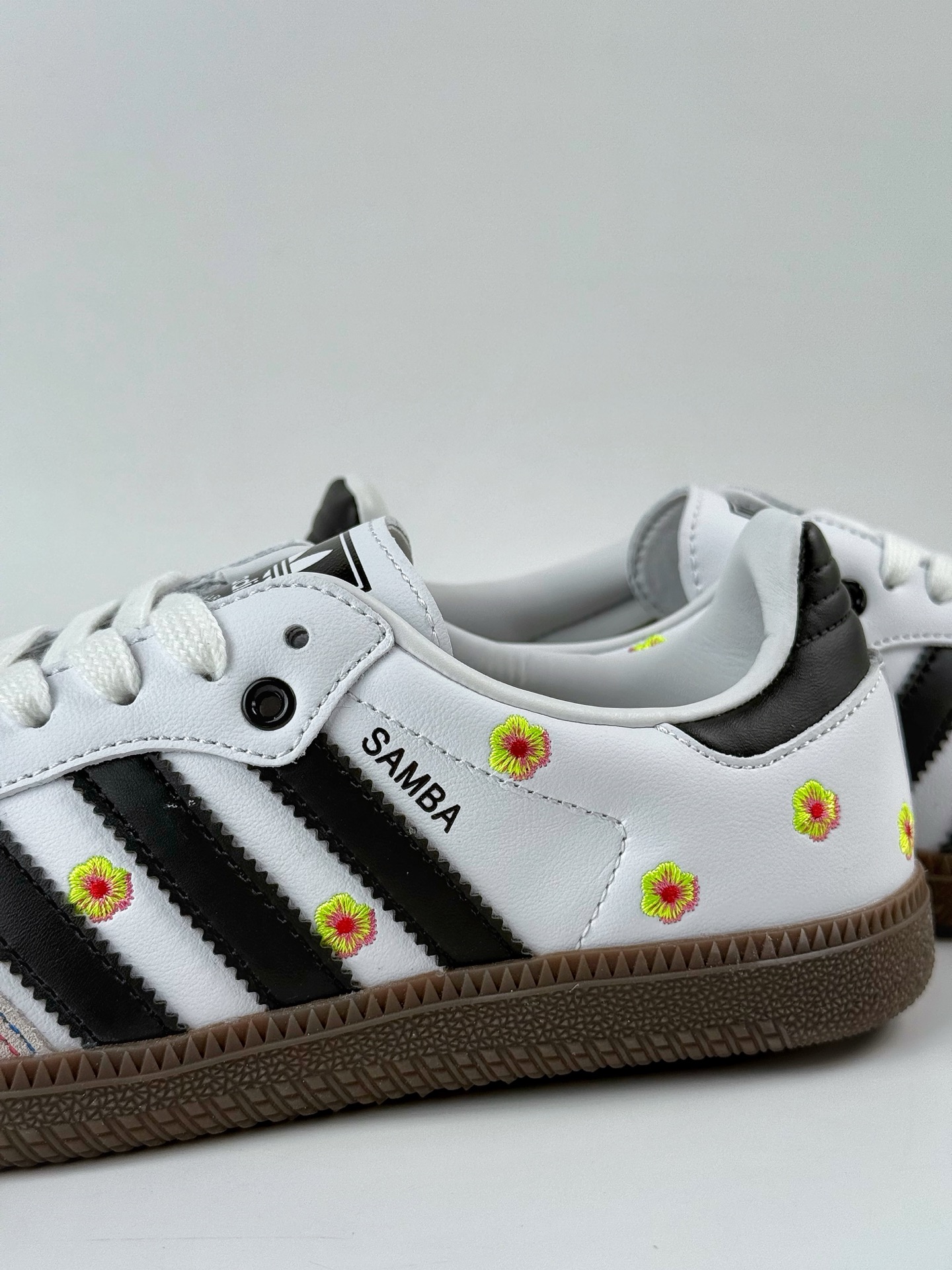 160 adidoriginals Samba OG 灰白小花 IF4396-Chinese UA Cheap High Quatity Brand Clothes Bags handbags Sneakers wholesale wholesaler seller from China Factory suppliers Fashion Clothing Shoes best Quality Beautiful Price 160 adidoriginals Samba OG 灰白小花 IF4396