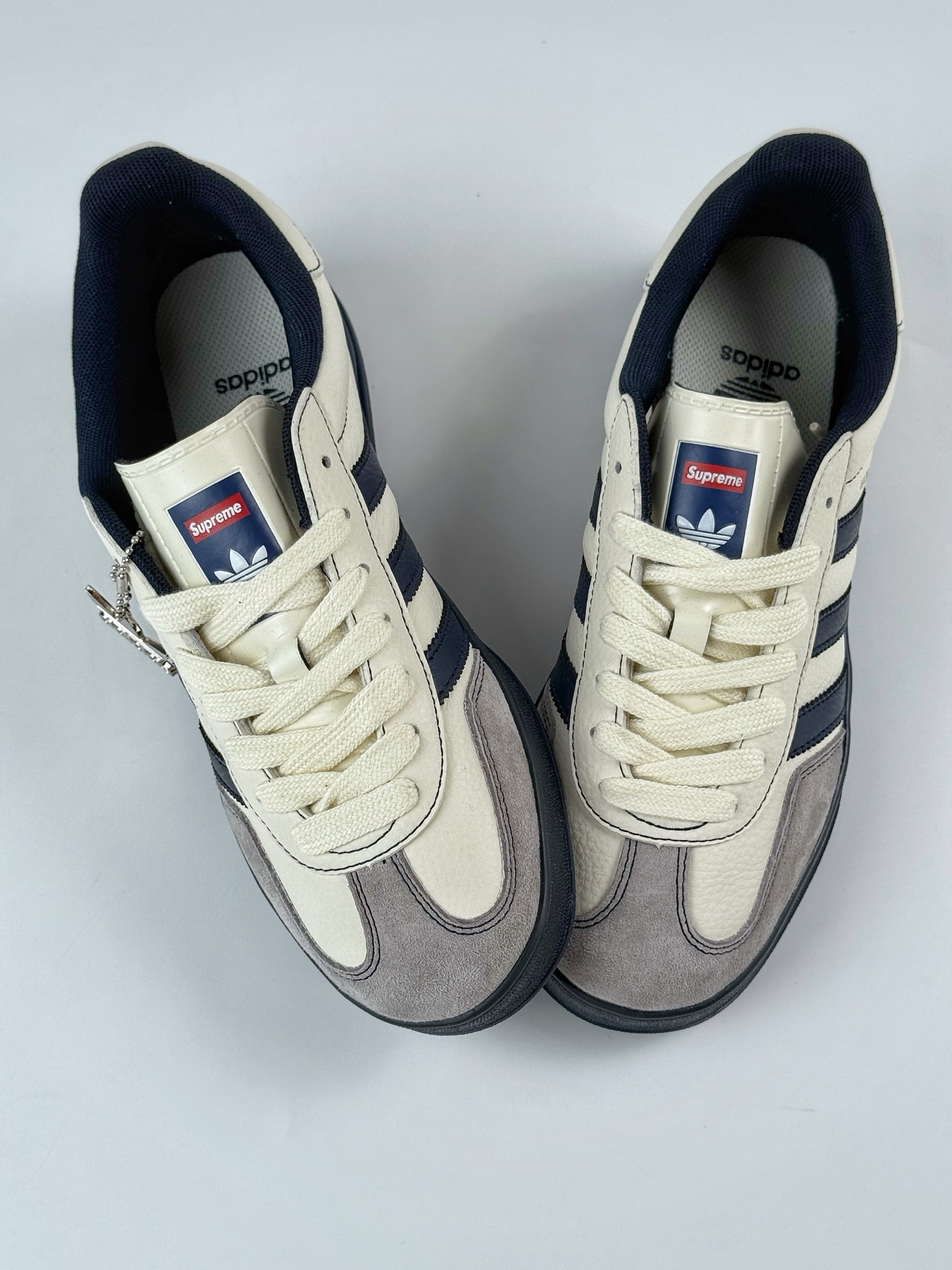 260 adidOriginals Gazelle INdoor x Supreme 灰白 三叶草休闲防滑耐磨低帮板鞋 DM1234-003-Chinese UA Cheap High Quatity Brand Clothes Bags handbags Sneakers wholesale wholesaler seller from China Factory suppliers Fashion Clothing Shoes best Quality Beautiful Price 260 adidOriginals Gazelle INdoor x Supreme 灰白 三叶草休闲防滑耐磨低帮板鞋 DM1234-003