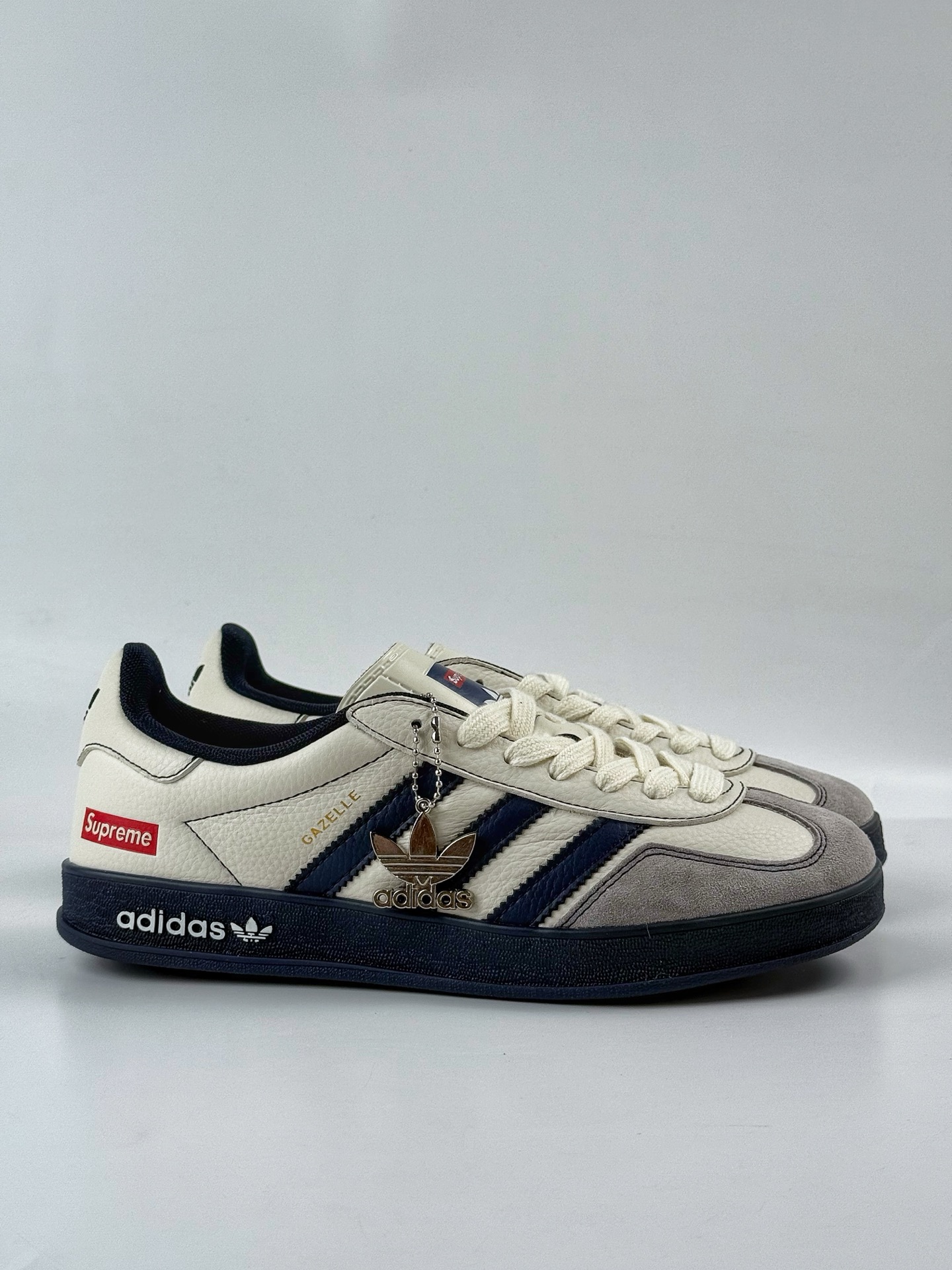 260 adidOriginals Gazelle INdoor x Supreme 灰白 三叶草休闲防滑耐磨低帮板鞋 DM1234-003-Chinese UA Cheap High Quatity Brand Clothes Bags handbags Sneakers wholesale wholesaler seller from China Factory suppliers Fashion Clothing Shoes best Quality Beautiful Price 260 adidOriginals Gazelle INdoor x Supreme 灰白 三叶草休闲防滑耐磨低帮板鞋 DM1234-003