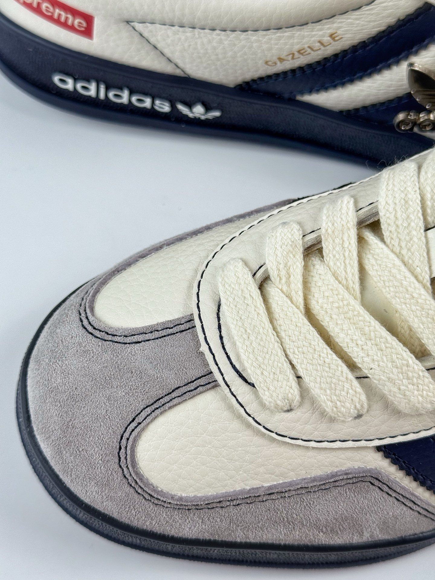 260 adidOriginals Gazelle INdoor x Supreme 灰白 三叶草休闲防滑耐磨低帮板鞋 DM1234-003-Chinese UA Cheap High Quatity Brand Clothes Bags handbags Sneakers wholesale wholesaler seller from China Factory suppliers Fashion Clothing Shoes best Quality Beautiful Price 260 adidOriginals Gazelle INdoor x Supreme 灰白 三叶草休闲防滑耐磨低帮板鞋 DM1234-003