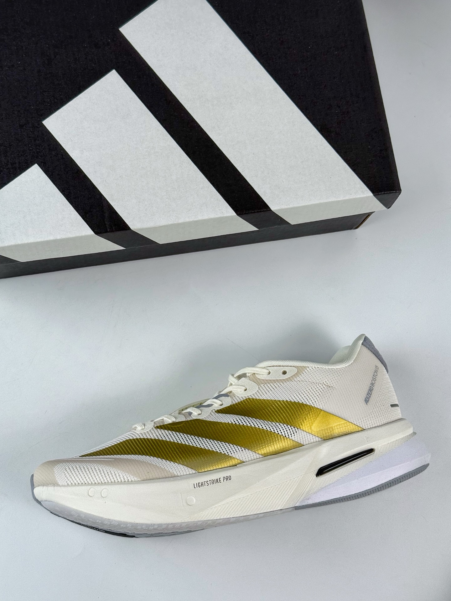 180 AdidAdizero Boston 13 轻盈跑鞋 超轻发泡底 缓震透气跑步鞋 JS4947-Chinese UA Cheap High Quatity Brand Clothes Bags handbags Sneakers wholesale wholesaler seller from China Factory suppliers Fashion Clothing Shoes best Quality Beautiful Price 180 AdidAdizero Boston 13 轻盈跑鞋 超轻发泡底 缓震透气跑步鞋 JS4947