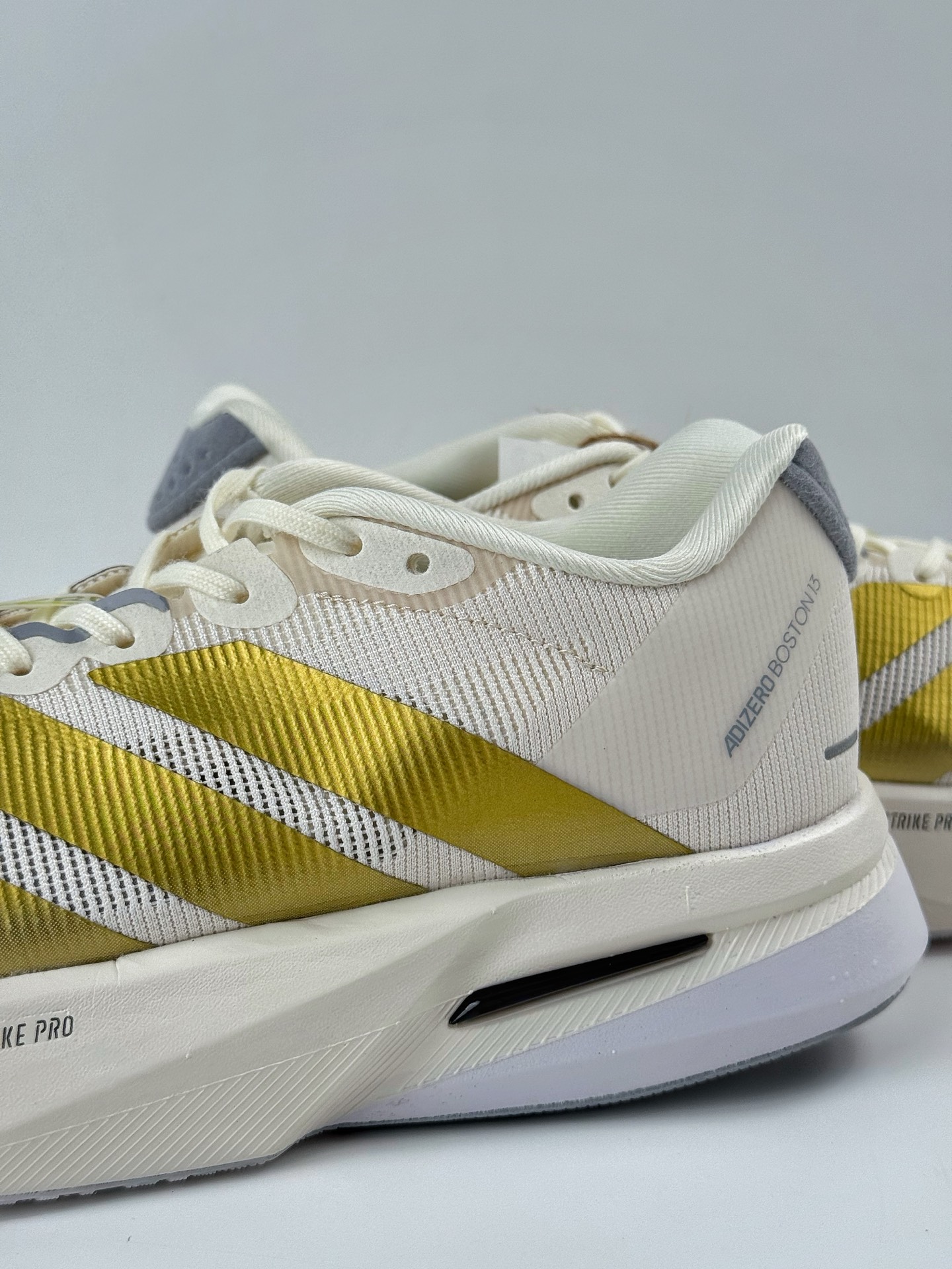 180 AdidAdizero Boston 13 轻盈跑鞋 超轻发泡底 缓震透气跑步鞋 JS4947-Chinese UA Cheap High Quatity Brand Clothes Bags handbags Sneakers wholesale wholesaler seller from China Factory suppliers Fashion Clothing Shoes best Quality Beautiful Price 180 AdidAdizero Boston 13 轻盈跑鞋 超轻发泡底 缓震透气跑步鞋 JS4947