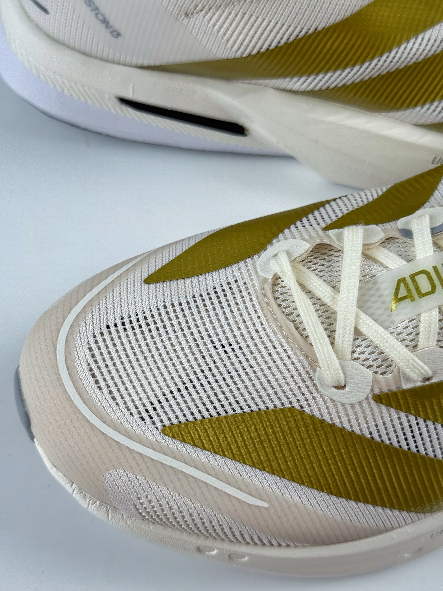 180 AdidAdizero Boston 13 轻盈跑鞋 超轻发泡底 缓震透气跑步鞋 JS4947-Chinese UA Cheap High Quatity Brand Clothes Bags handbags Sneakers wholesale wholesaler seller from China Factory suppliers Fashion Clothing Shoes best Quality Beautiful Price 180 AdidAdizero Boston 13 轻盈跑鞋 超轻发泡底 缓震透气跑步鞋 JS4947