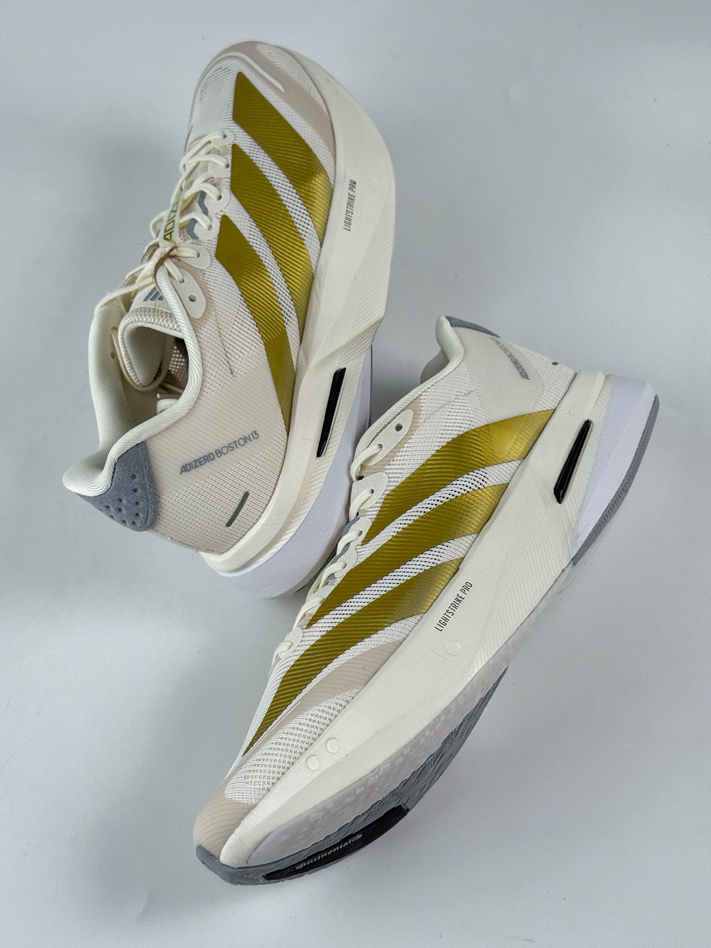 180 AdidAdizero Boston 13 轻盈跑鞋 超轻发泡底 缓震透气跑步鞋 JS4947-Chinese UA Cheap High Quatity Brand Clothes Bags handbags Sneakers wholesale wholesaler seller from China Factory suppliers Fashion Clothing Shoes best Quality Beautiful Price 180 AdidAdizero Boston 13 轻盈跑鞋 超轻发泡底 缓震透气跑步鞋 JS4947