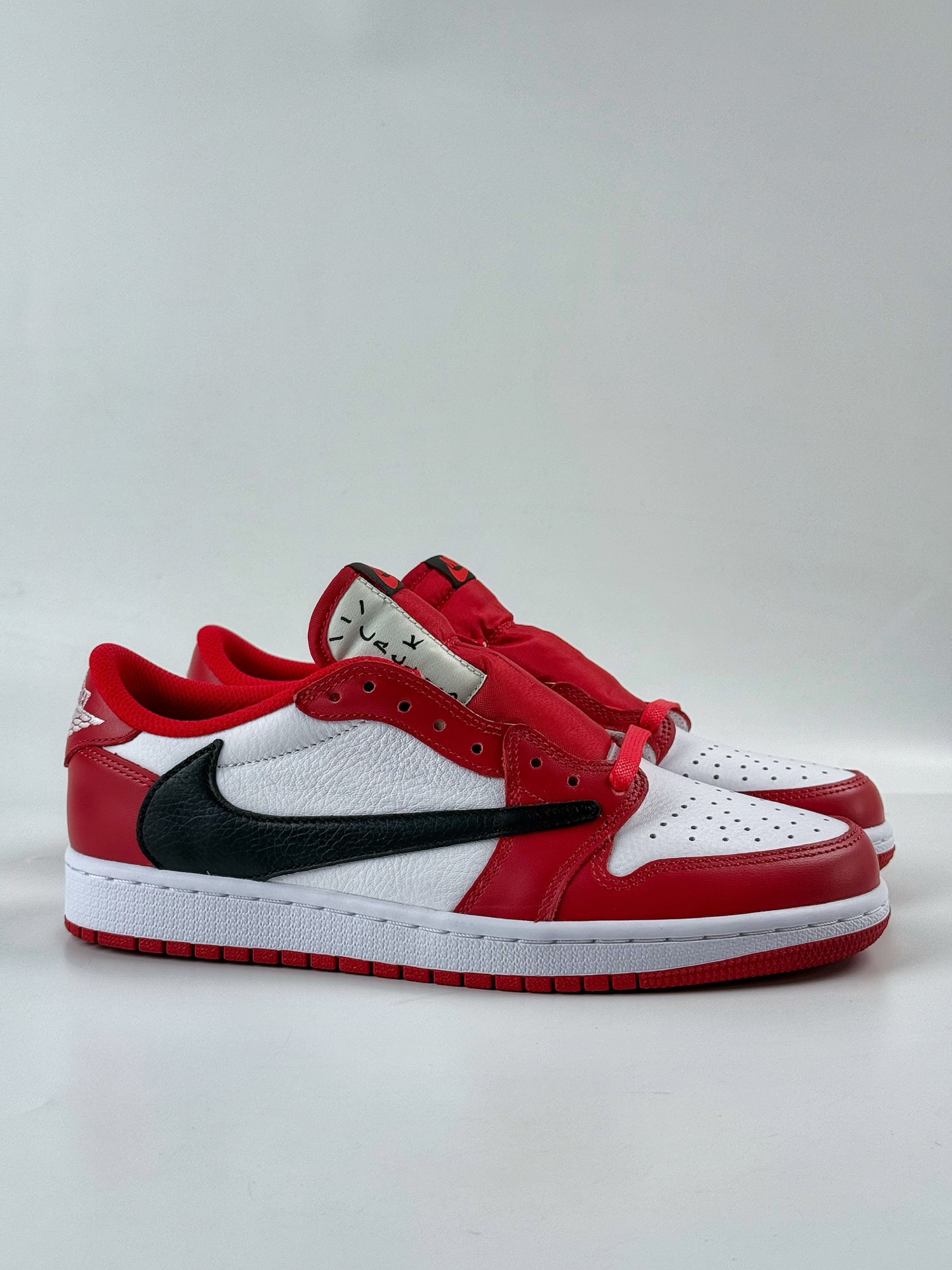 400 Travis Scott x Nike Air Jordan 1 Low 红白 Air Jordan 1 Low 反转倒钩 DM7866-101-Chinese UA Cheap High Quatity Brand Clothes Bags handbags Sneakers wholesale wholesaler seller from China Factory suppliers Fashion Clothing Shoes best Quality Beautiful Price 400 Travis Scott x Nike Air Jordan 1 Low 红白 Air Jordan 1 Low 反转倒钩 DM7866-101