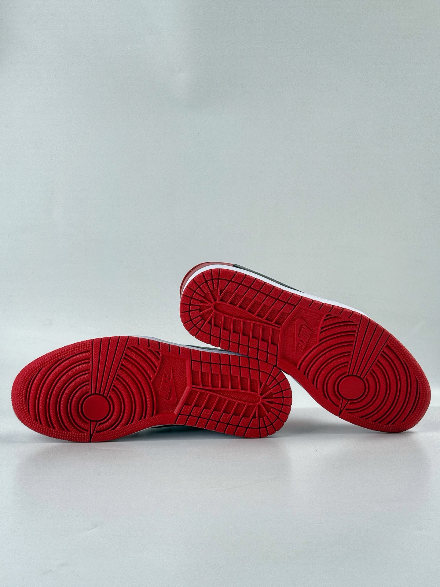 400 Travis Scott x Nike Air Jordan 1 Low 红白 Air Jordan 1 Low 反转倒钩 DM7866-101-Chinese UA Cheap High Quatity Brand Clothes Bags handbags Sneakers wholesale wholesaler seller from China Factory suppliers Fashion Clothing Shoes best Quality Beautiful Price 400 Travis Scott x Nike Air Jordan 1 Low 红白 Air Jordan 1 Low 反转倒钩 DM7866-101