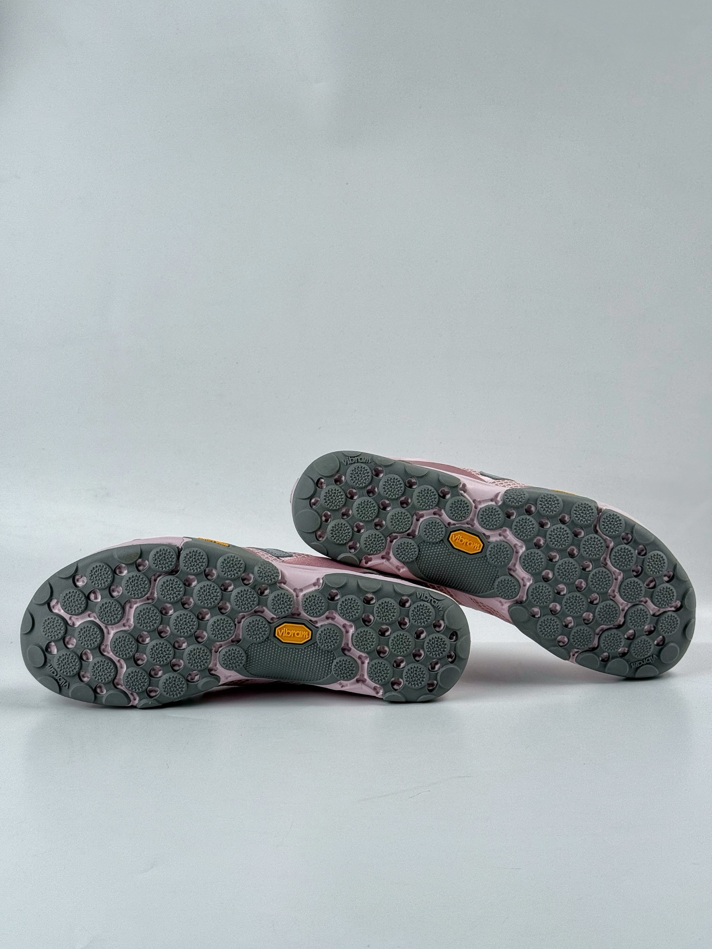 170 New Balance MT10系列 NB新百伦 薄底赤足鞋 MT10OMA-Chinese UA Cheap High Quatity Brand Clothes Bags handbags Sneakers wholesale wholesaler seller from China Factory suppliers Fashion Clothing Shoes best Quality Beautiful Price 170 New Balance MT10系列 NB新百伦 薄底赤足鞋 MT10OMA