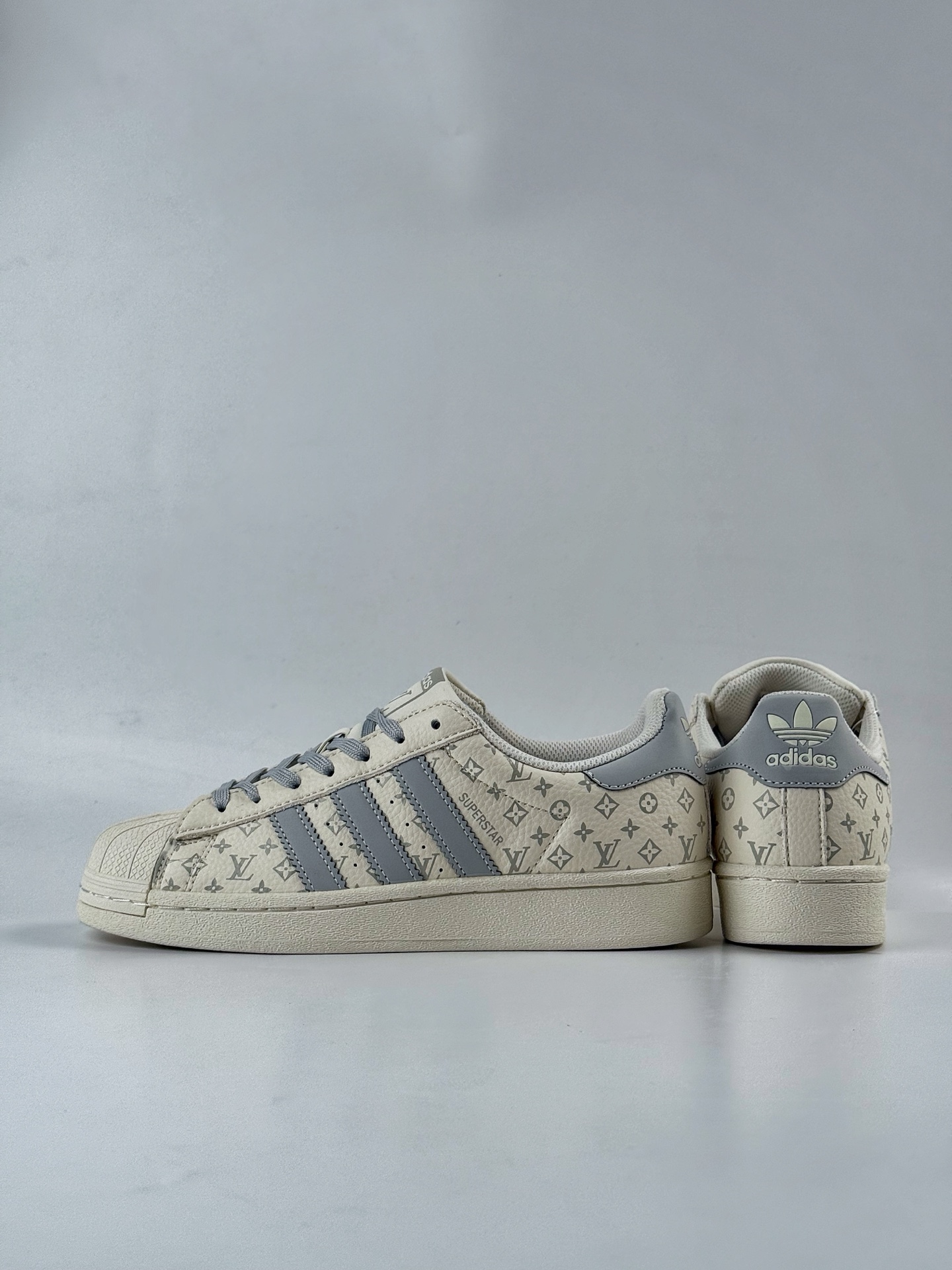 220 AD Originals Superstar x Louis Vuitton 米灰 DS0012-Chinese UA Cheap High Quatity Brand Clothes Bags handbags Sneakers wholesale wholesaler seller from China Factory suppliers Fashion Clothing Shoes best Quality Beautiful Price 220 AD Originals Superstar x Louis Vuitton 米灰 DS0012