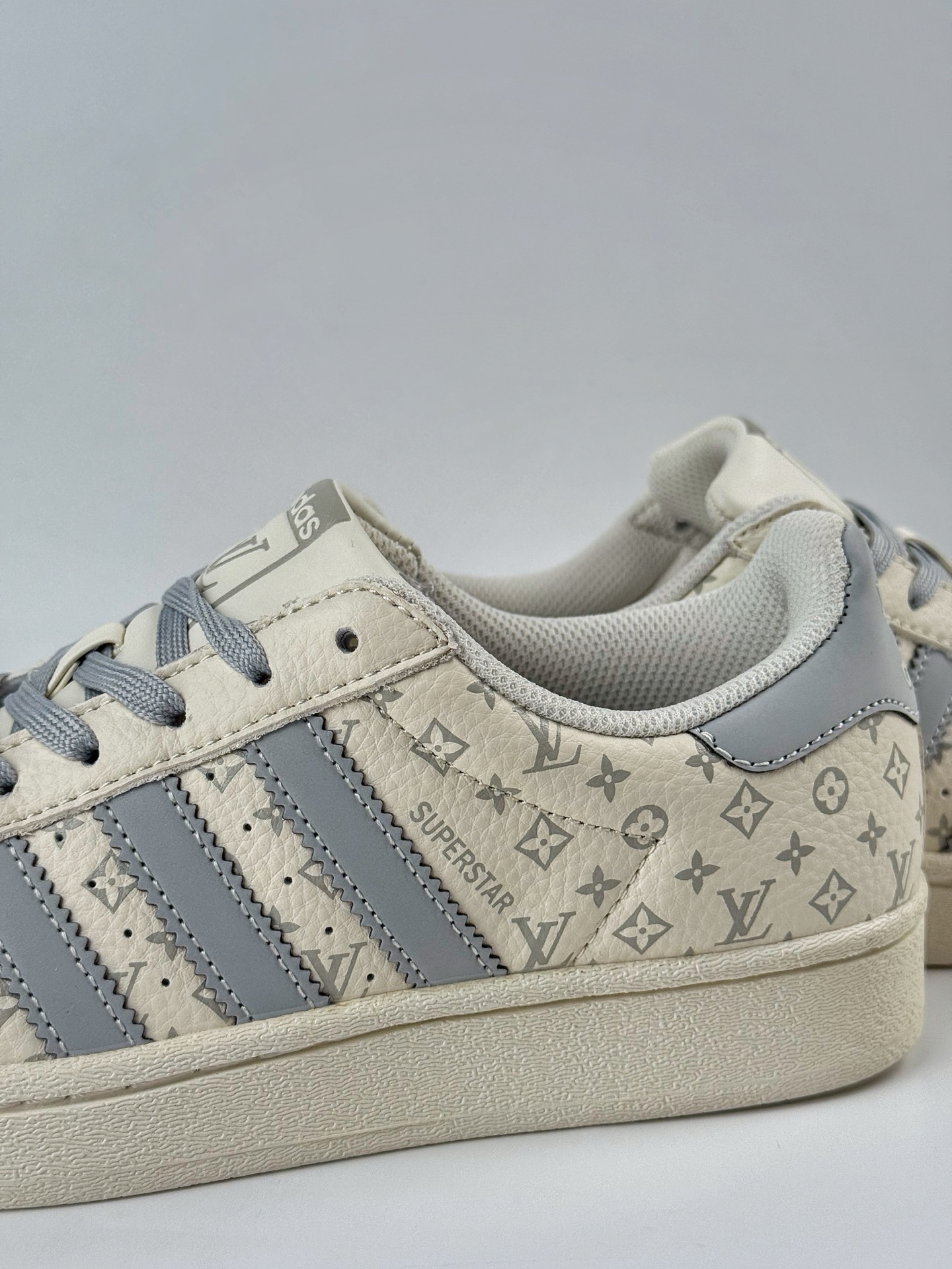 220 AD Originals Superstar x Louis Vuitton 米灰 DS0012-Chinese UA Cheap High Quatity Brand Clothes Bags handbags Sneakers wholesale wholesaler seller from China Factory suppliers Fashion Clothing Shoes best Quality Beautiful Price 220 AD Originals Superstar x Louis Vuitton 米灰 DS0012