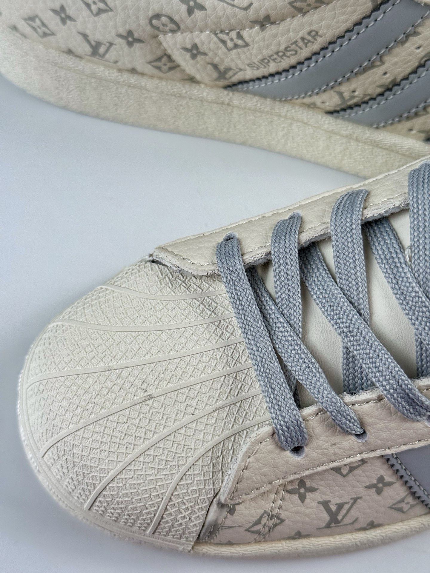 220 AD Originals Superstar x Louis Vuitton 米灰 DS0012-Chinese UA Cheap High Quatity Brand Clothes Bags handbags Sneakers wholesale wholesaler seller from China Factory suppliers Fashion Clothing Shoes best Quality Beautiful Price 220 AD Originals Superstar x Louis Vuitton 米灰 DS0012