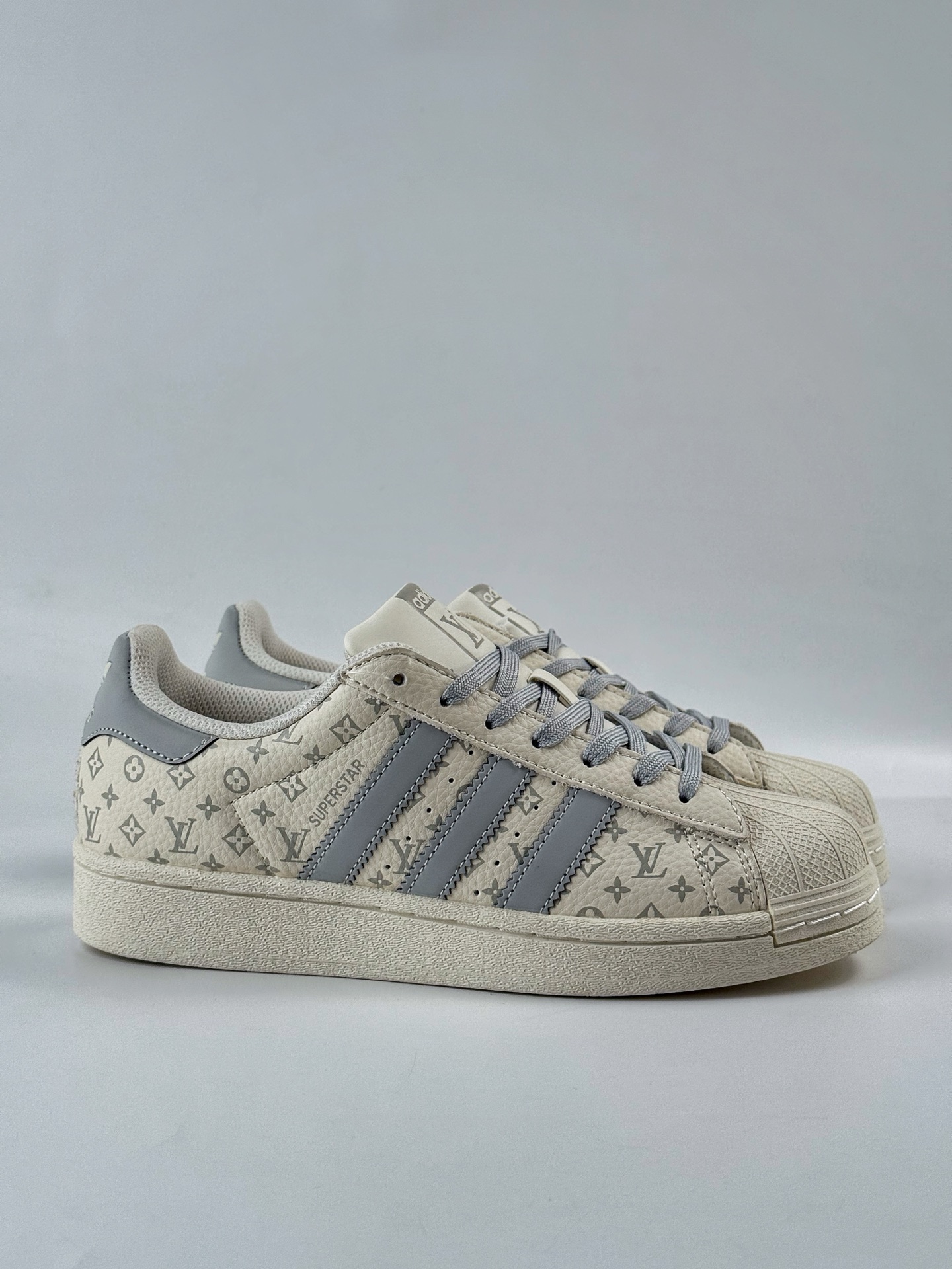 220 AD Originals Superstar x Louis Vuitton 米灰 DS0012-Chinese UA Cheap High Quatity Brand Clothes Bags handbags Sneakers wholesale wholesaler seller from China Factory suppliers Fashion Clothing Shoes best Quality Beautiful Price 220 AD Originals Superstar x Louis Vuitton 米灰 DS0012