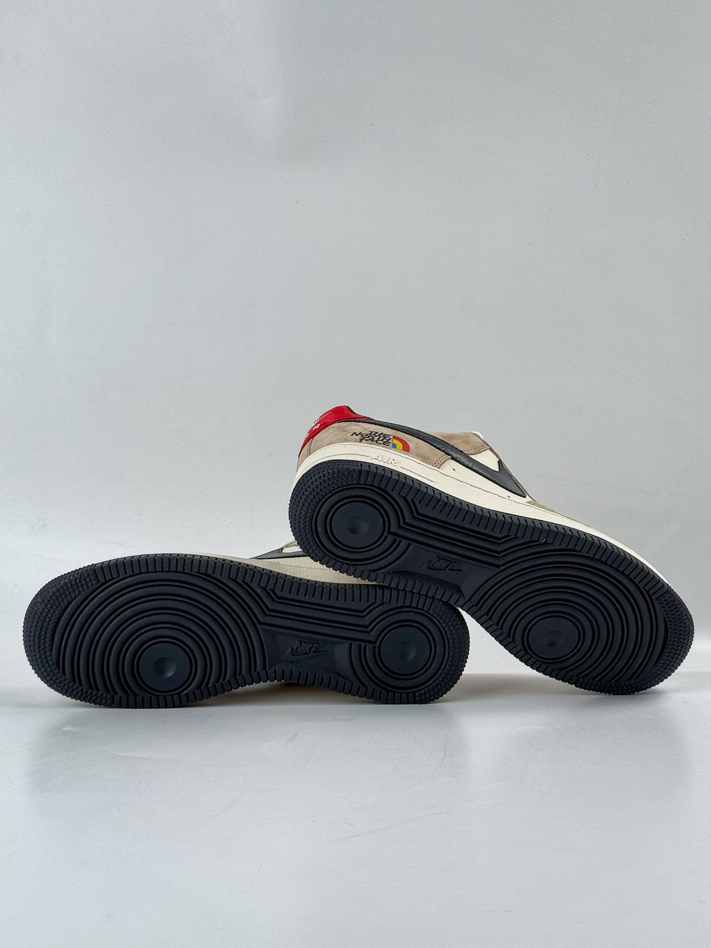 260 Nike Air Force 1 Low 07 x The North Face 棕白黑小勾满天星 HS8068-051-Chinese UA Cheap High Quatity Brand Clothes Bags handbags Sneakers wholesale wholesaler seller from China Factory suppliers Fashion Clothing Shoes best Quality Beautiful Price 260 Nike Air Force 1 Low 07 x The North Face 棕白黑小勾满天星 HS8068-051