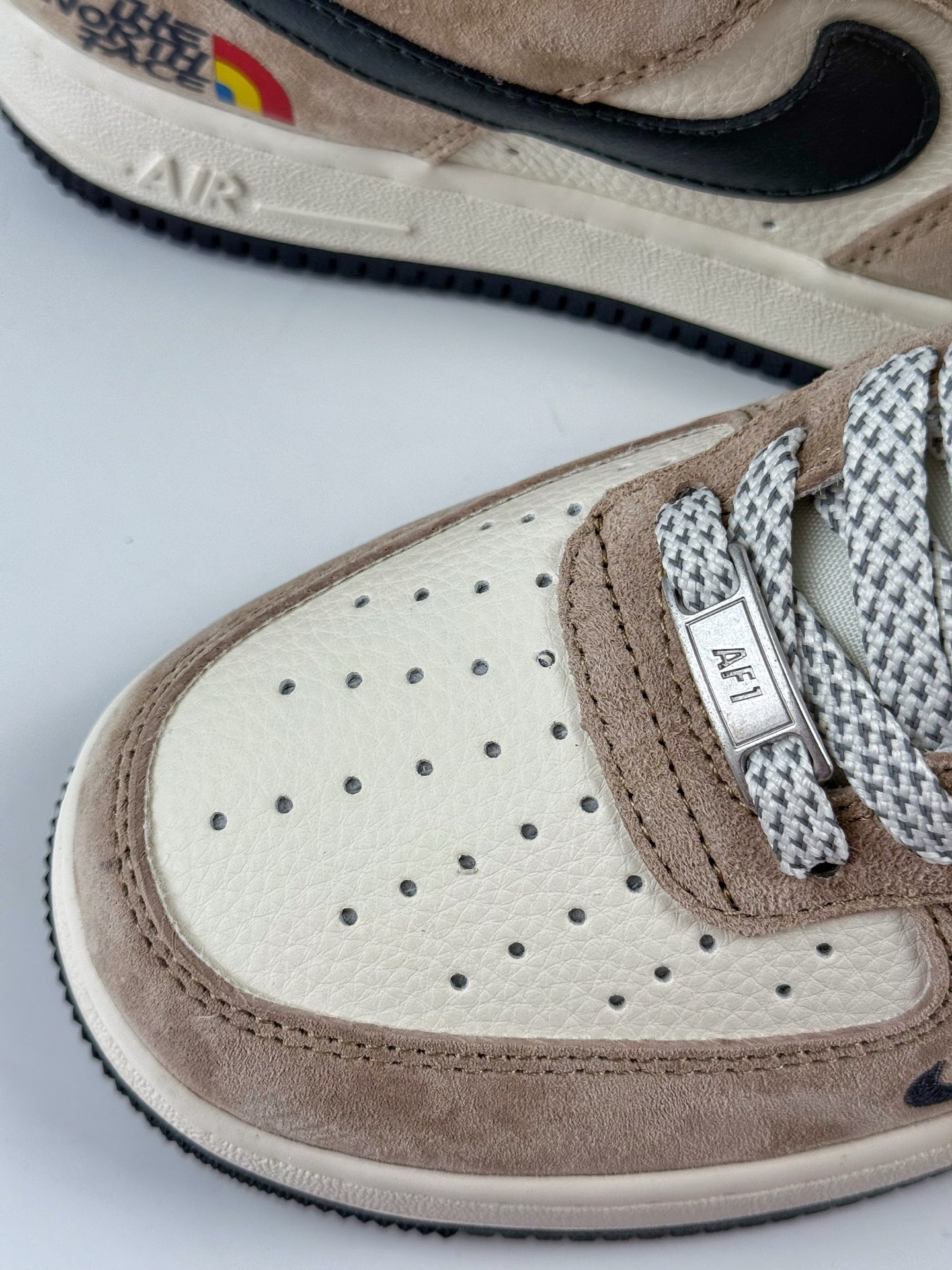 260 Nike Air Force 1 Low 07 x The North Face 棕白黑小勾满天星 HS8068-051-Chinese UA Cheap High Quatity Brand Clothes Bags handbags Sneakers wholesale wholesaler seller from China Factory suppliers Fashion Clothing Shoes best Quality Beautiful Price 260 Nike Air Force 1 Low 07 x The North Face 棕白黑小勾满天星 HS8068-051