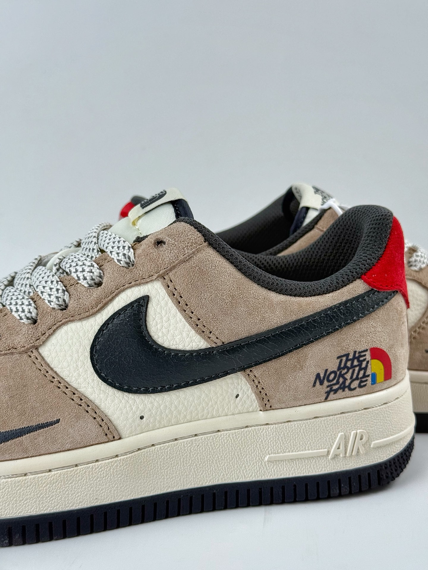 260 Nike Air Force 1 Low 07 x The North Face 棕白黑小勾满天星 HS8068-051-Chinese UA Cheap High Quatity Brand Clothes Bags handbags Sneakers wholesale wholesaler seller from China Factory suppliers Fashion Clothing Shoes best Quality Beautiful Price 260 Nike Air Force 1 Low 07 x The North Face 棕白黑小勾满天星 HS8068-051