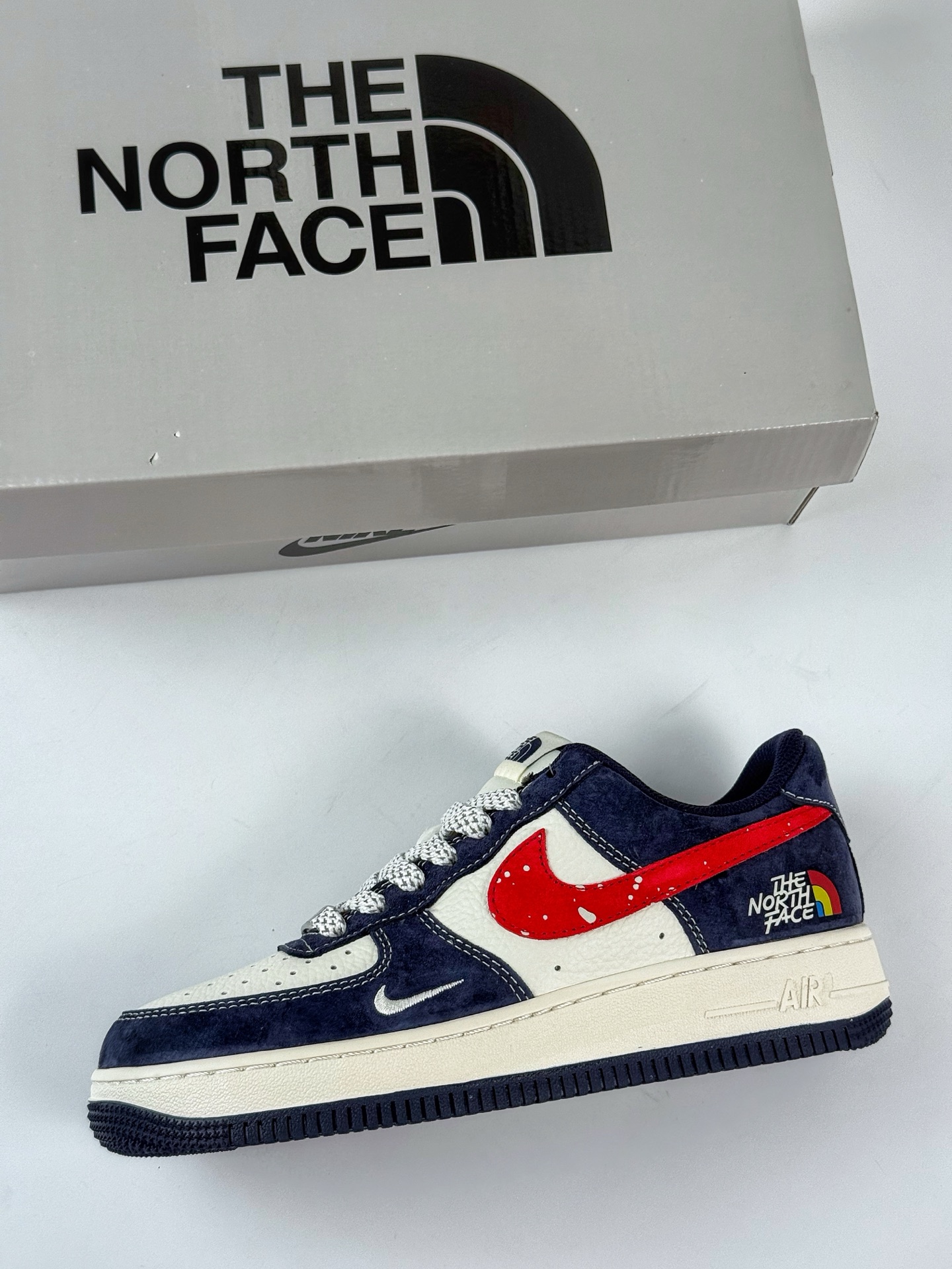 260 Nike Air Force 1 Low 07 x The North Face 蓝白红小勾满天星 HS8068-045-Chinese UA Cheap High Quatity Brand Clothes Bags handbags Sneakers wholesale wholesaler seller from China Factory suppliers Fashion Clothing Shoes best Quality Beautiful Price 260 Nike Air Force 1 Low 07 x The North Face 蓝白红小勾满天星 HS8068-045